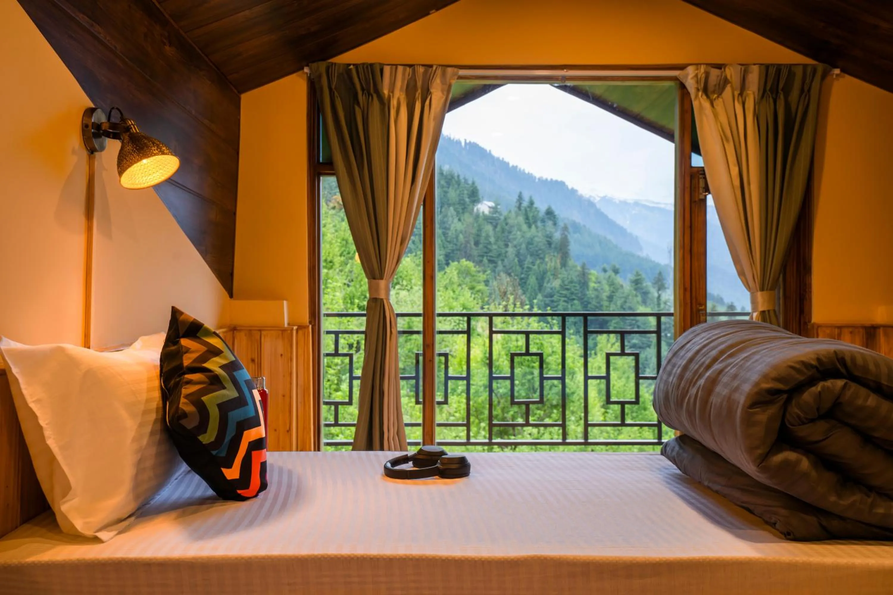 Bed in Zostel Manali, Vashisht