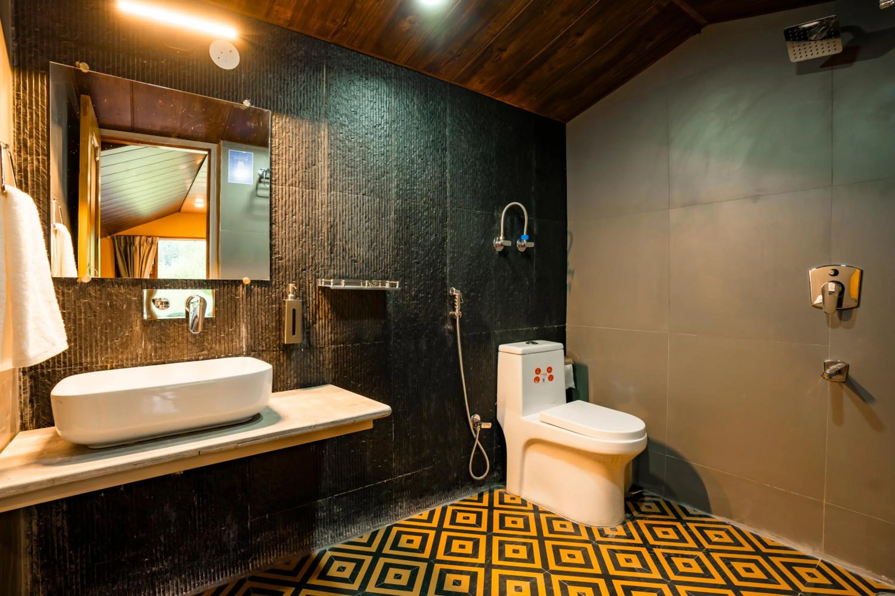 Bathroom in Zostel Manali, Vashisht