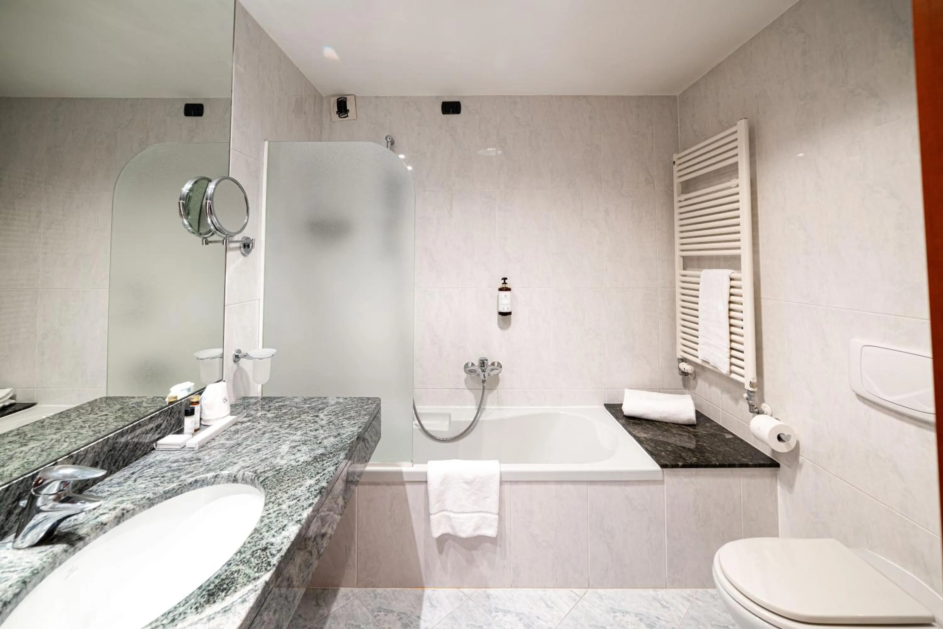 Bathroom in Phi Hotel Cavalieri