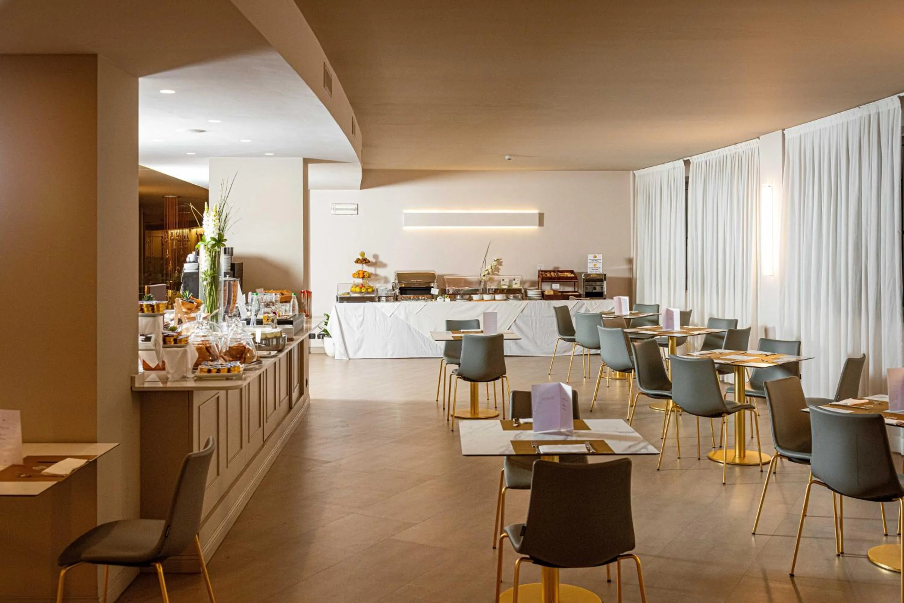 Breakfast in Phi Hotel Cavalieri