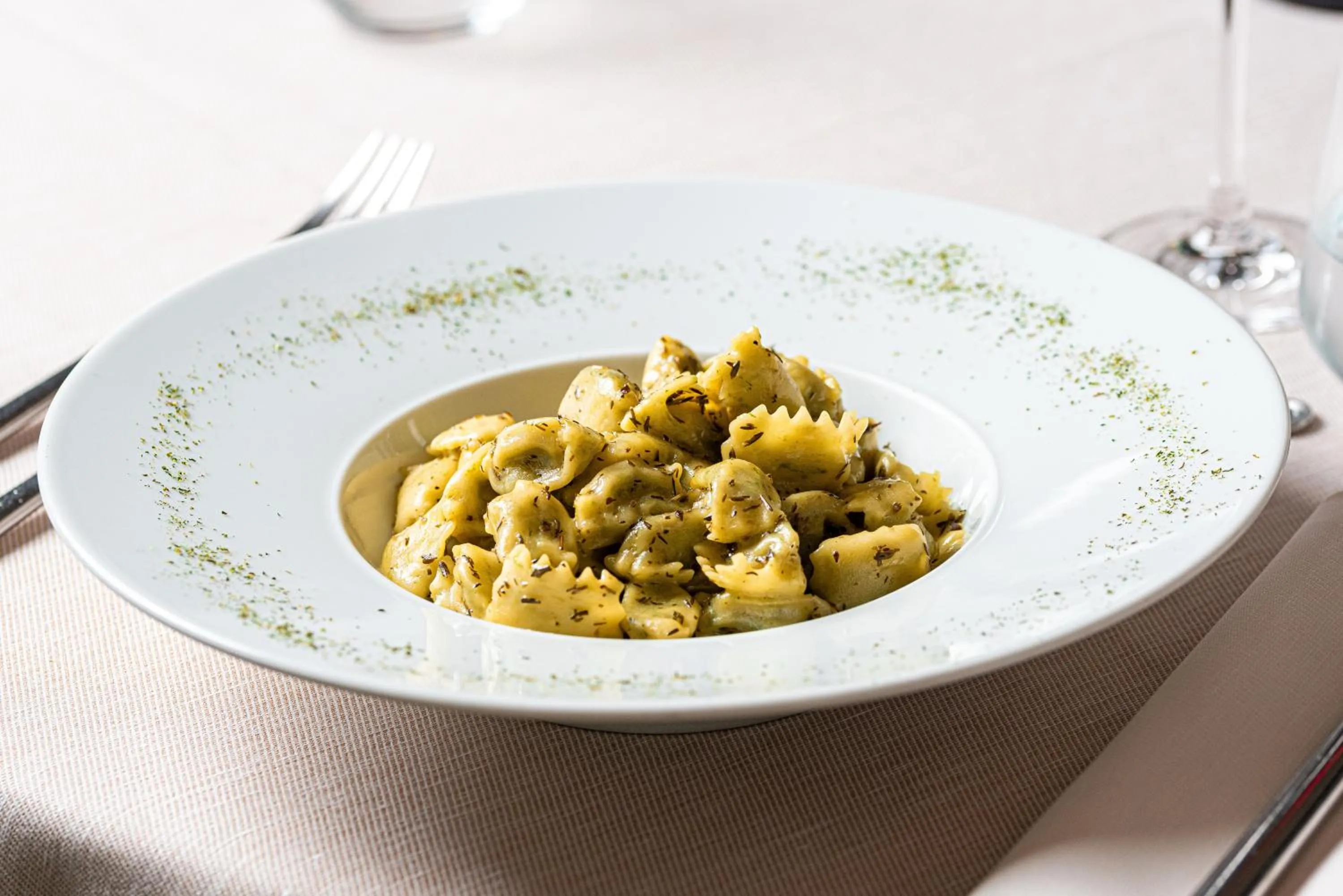 Restaurant/places to eat in Phi Hotel Cavalieri