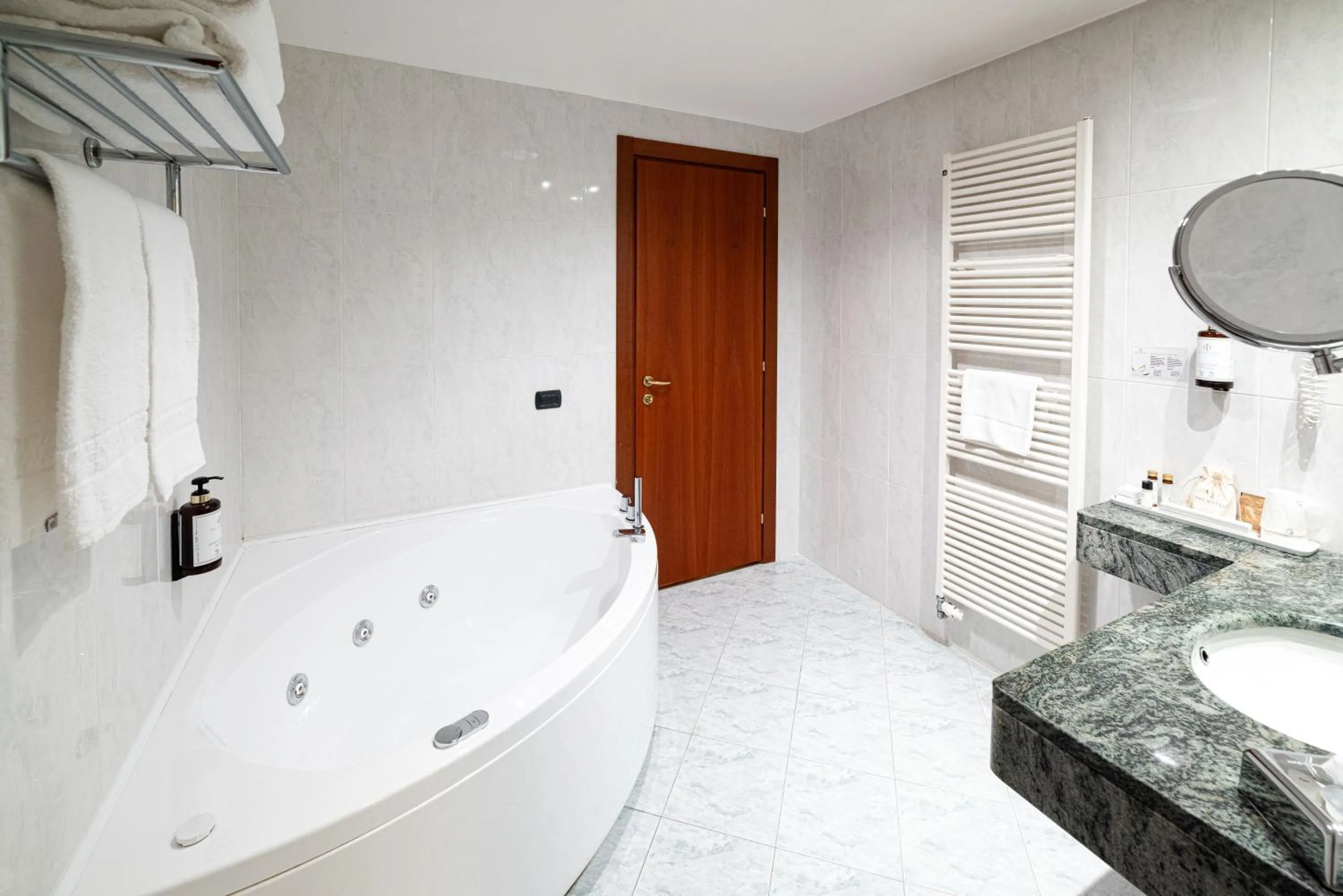 Hot Tub in Phi Hotel Cavalieri