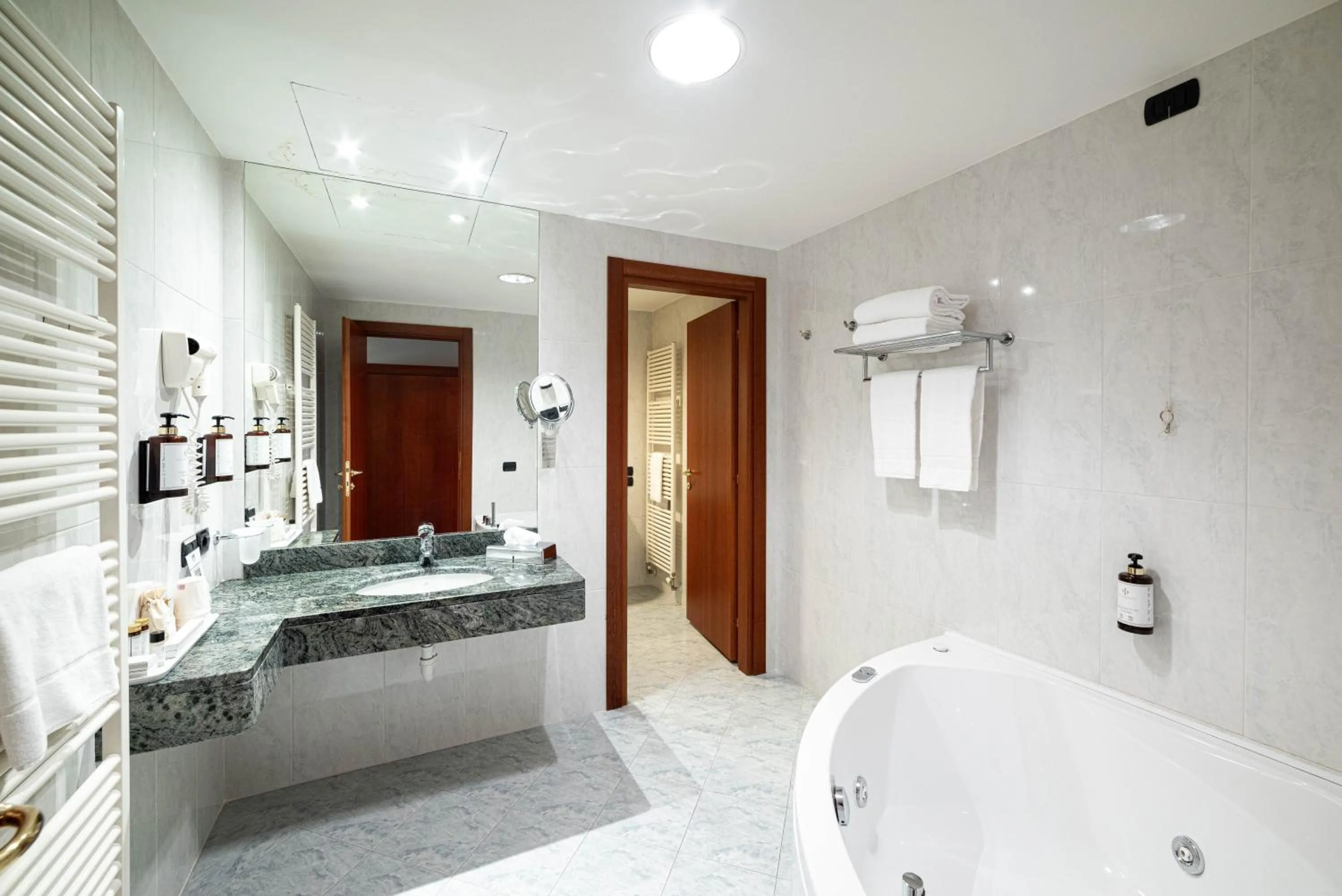 Bathroom in Phi Hotel Cavalieri