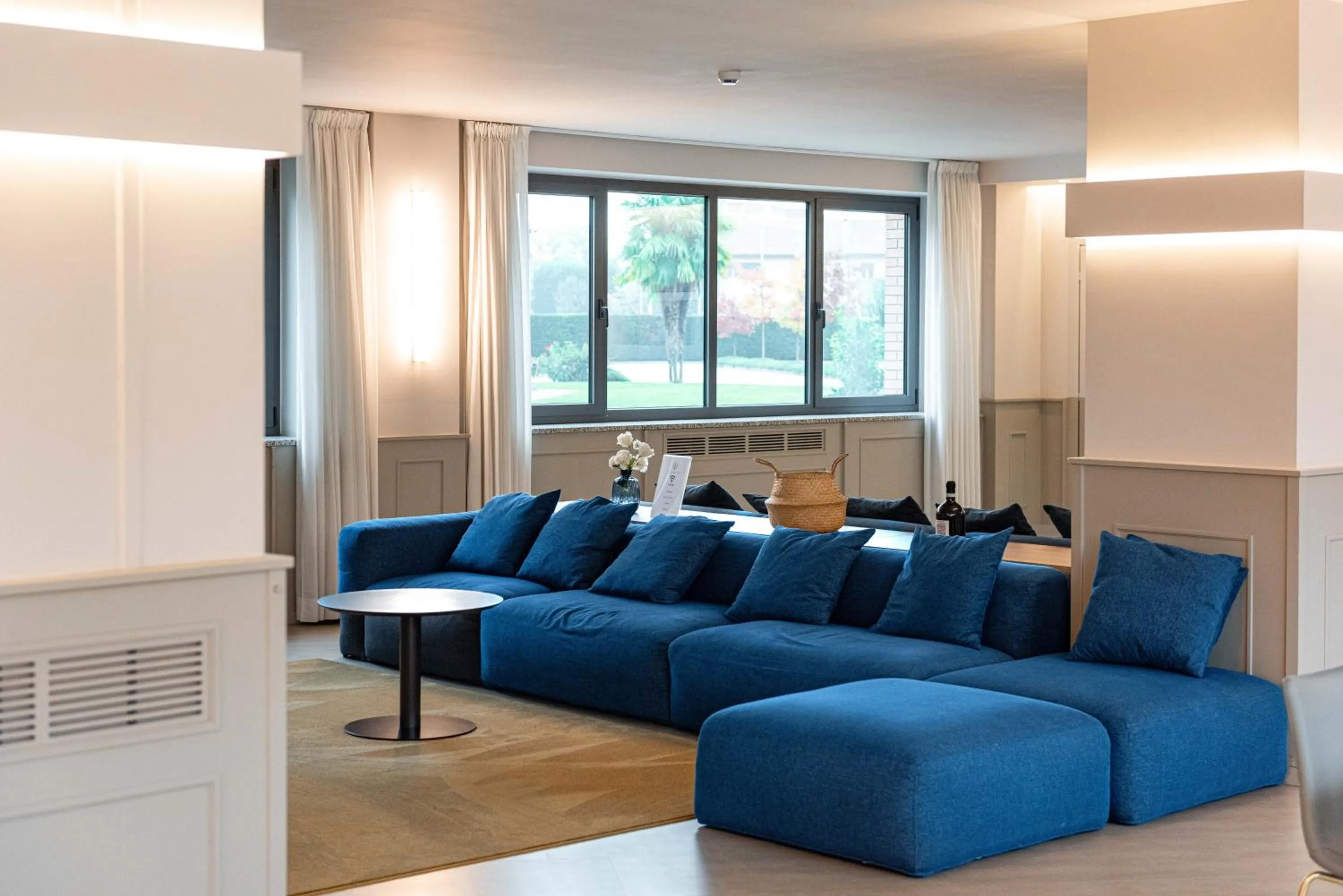 Communal lounge/ TV room in Phi Hotel Cavalieri