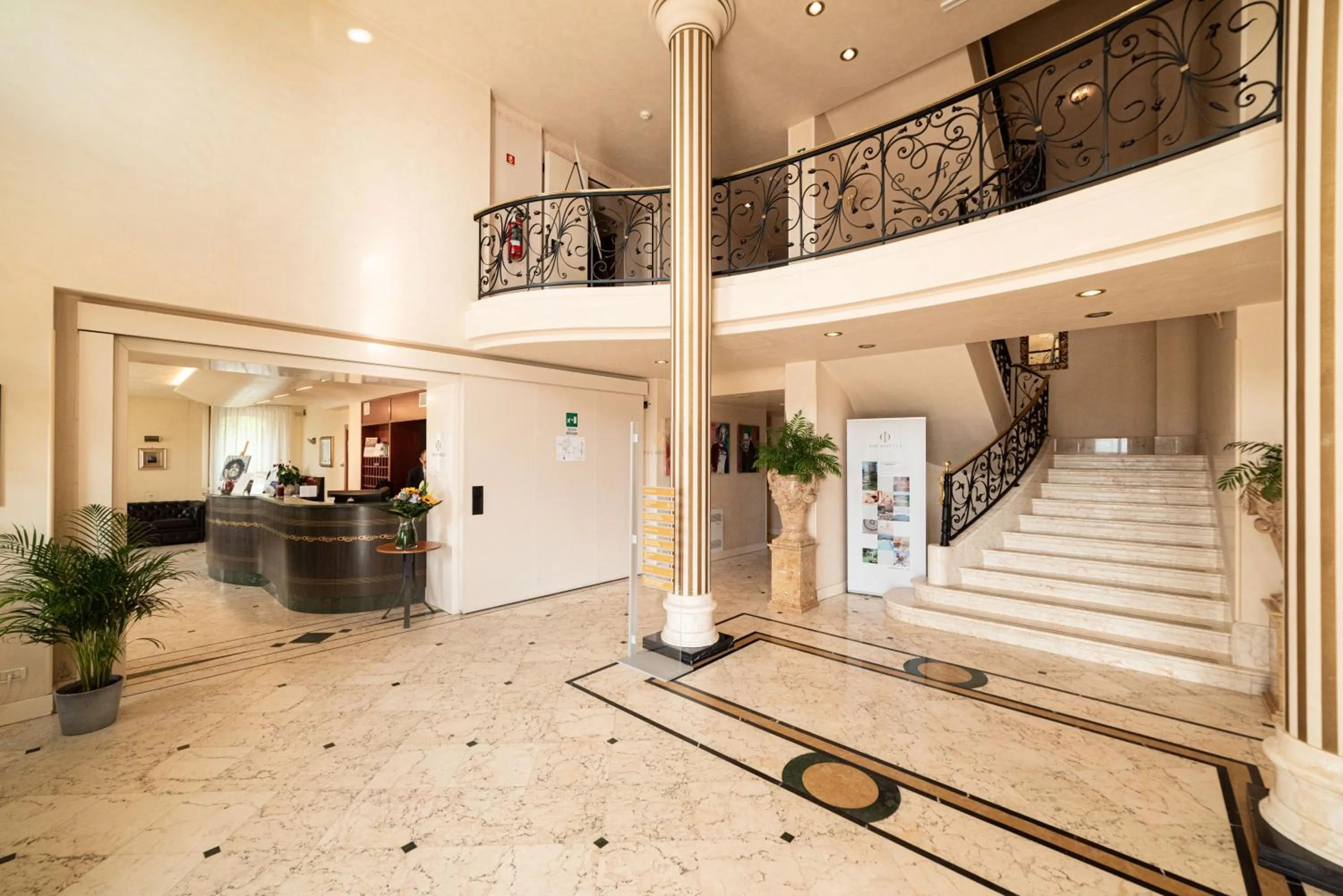 Lobby or reception in Phi Hotel Astoria