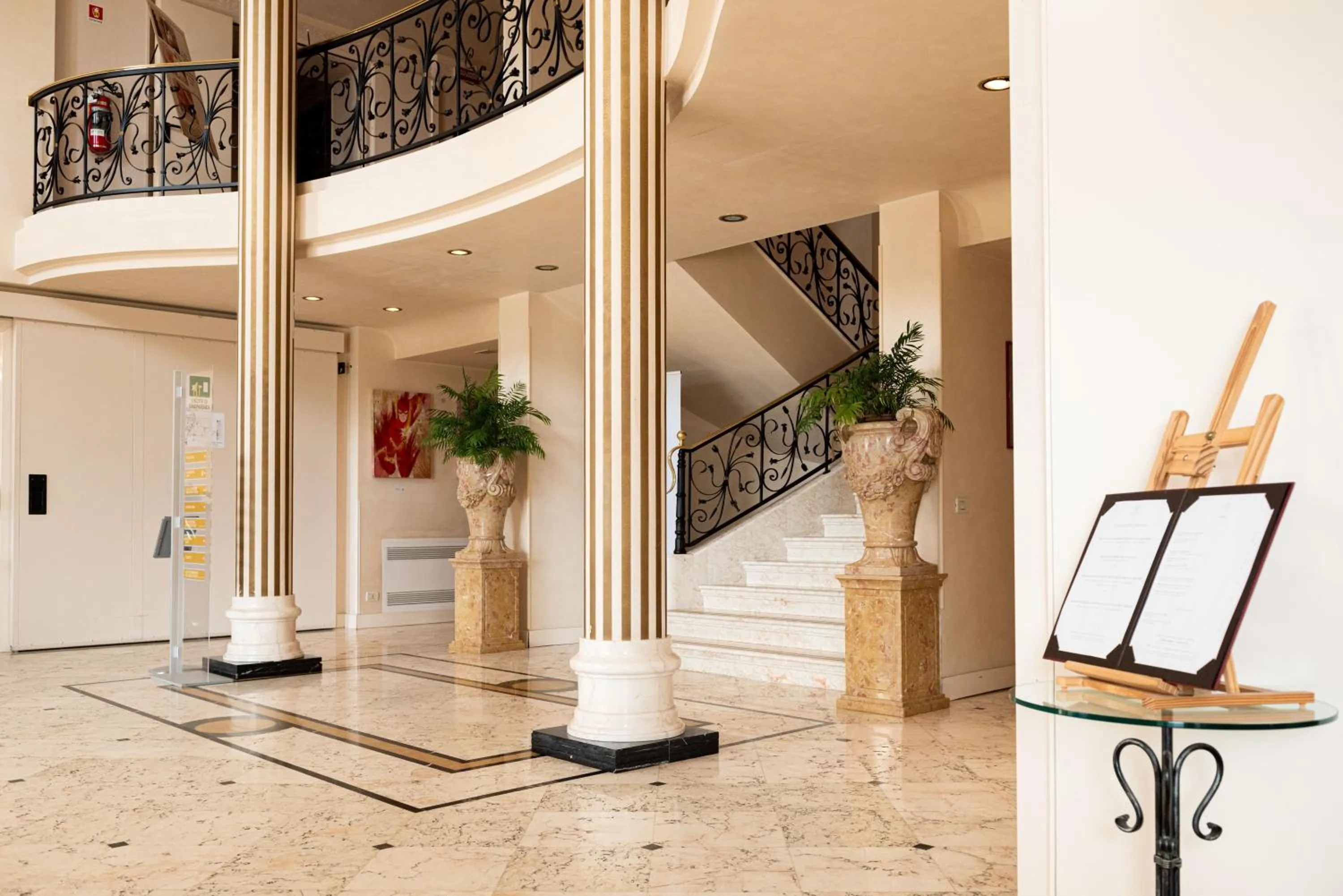 Lobby or reception in Phi Hotel Astoria