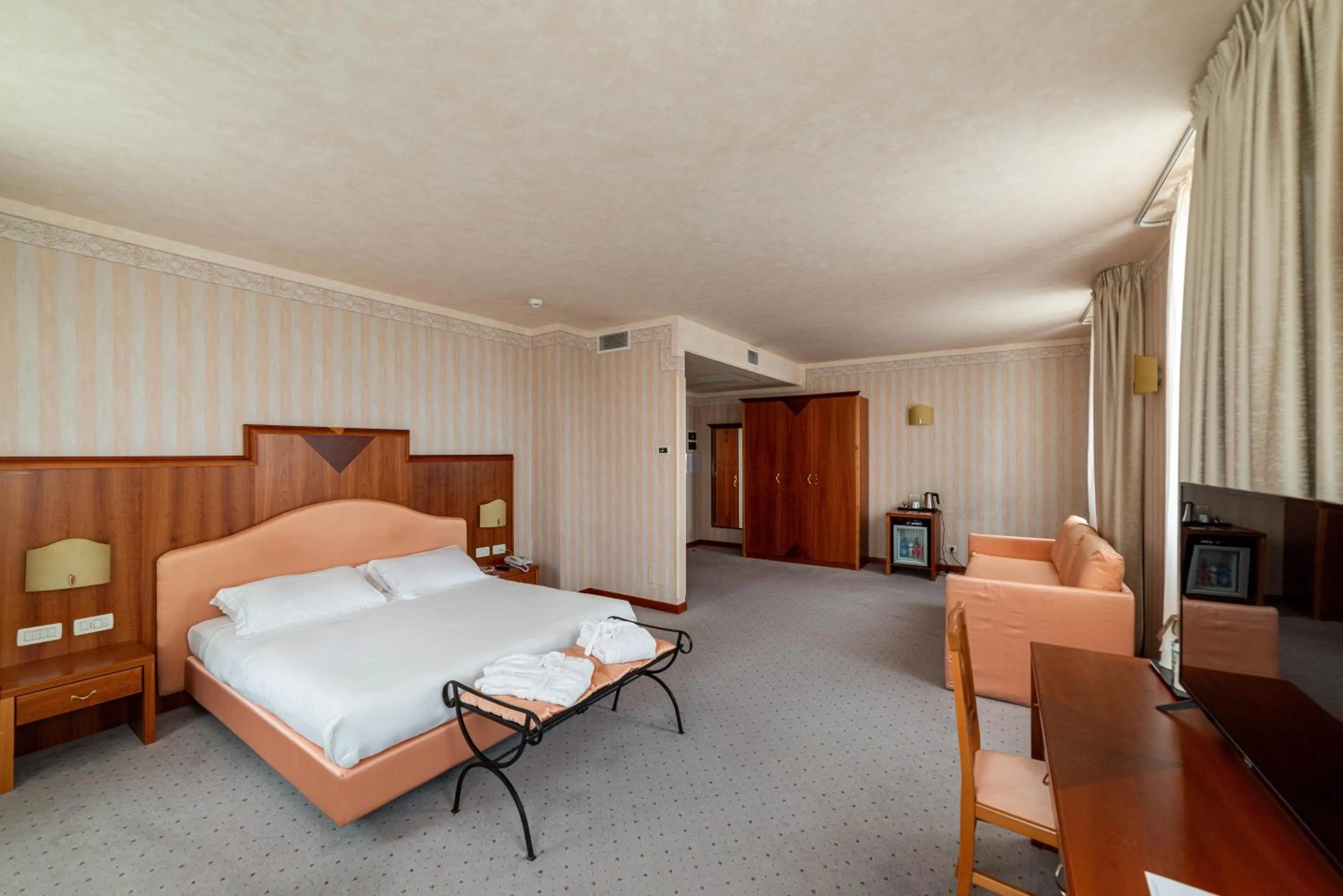 Bed in Phi Hotel Astoria