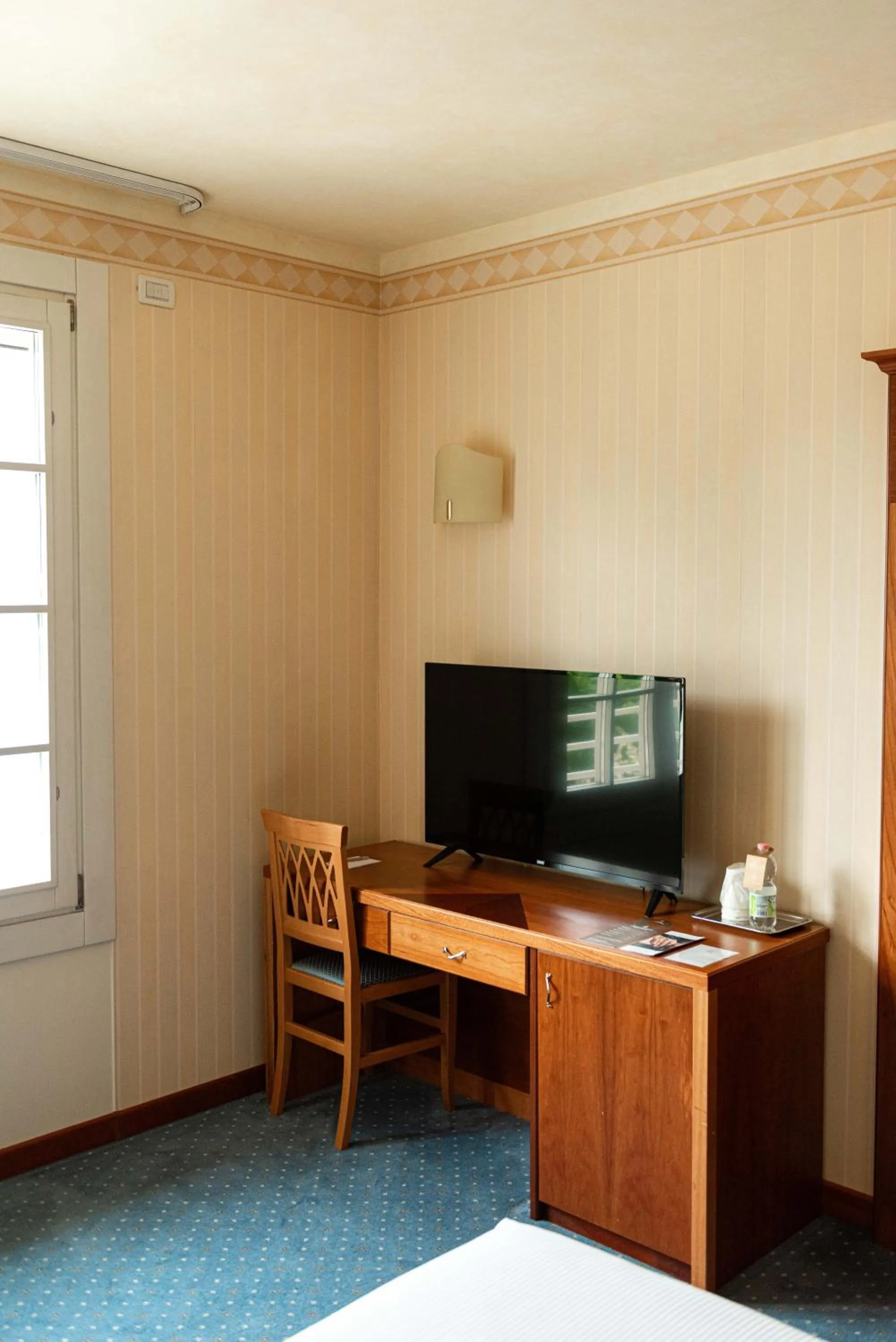 TV and multimedia in Phi Hotel Astoria