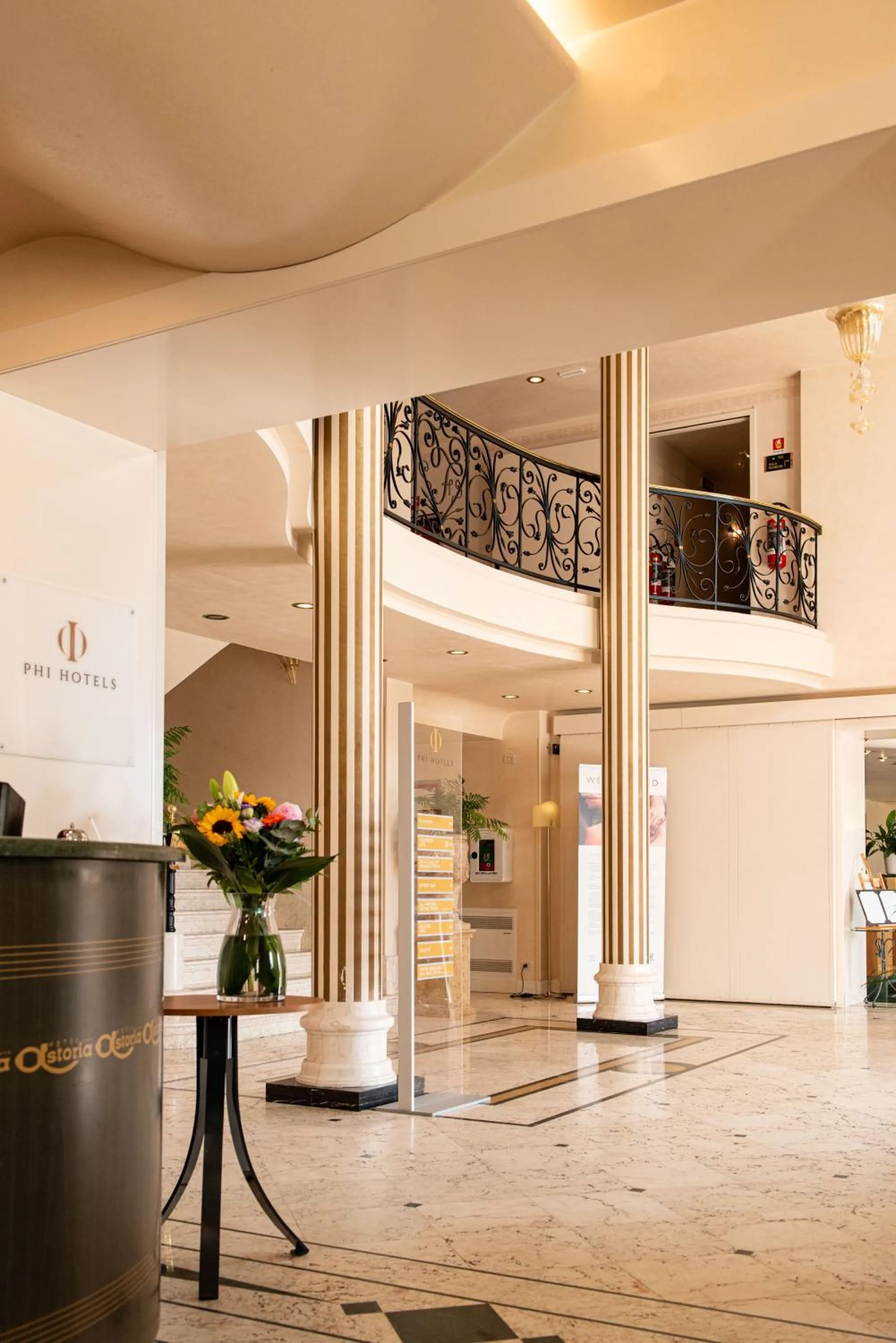 Lobby or reception in Phi Hotel Astoria