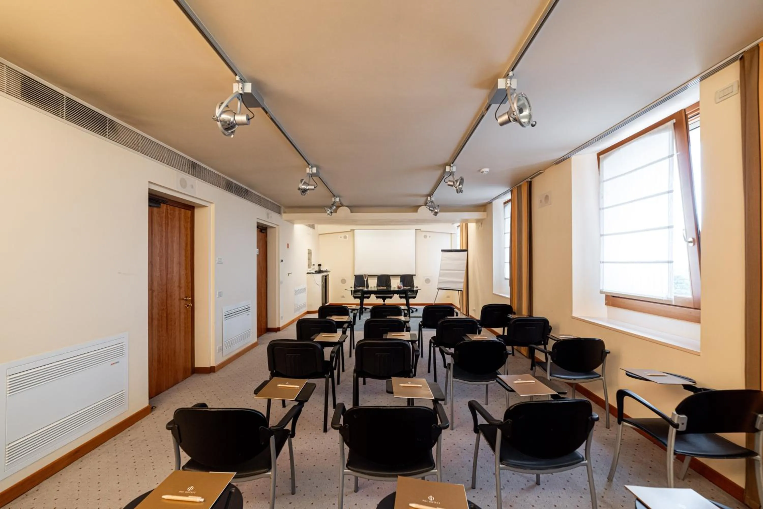 Business facilities in Phi Hotel Astoria