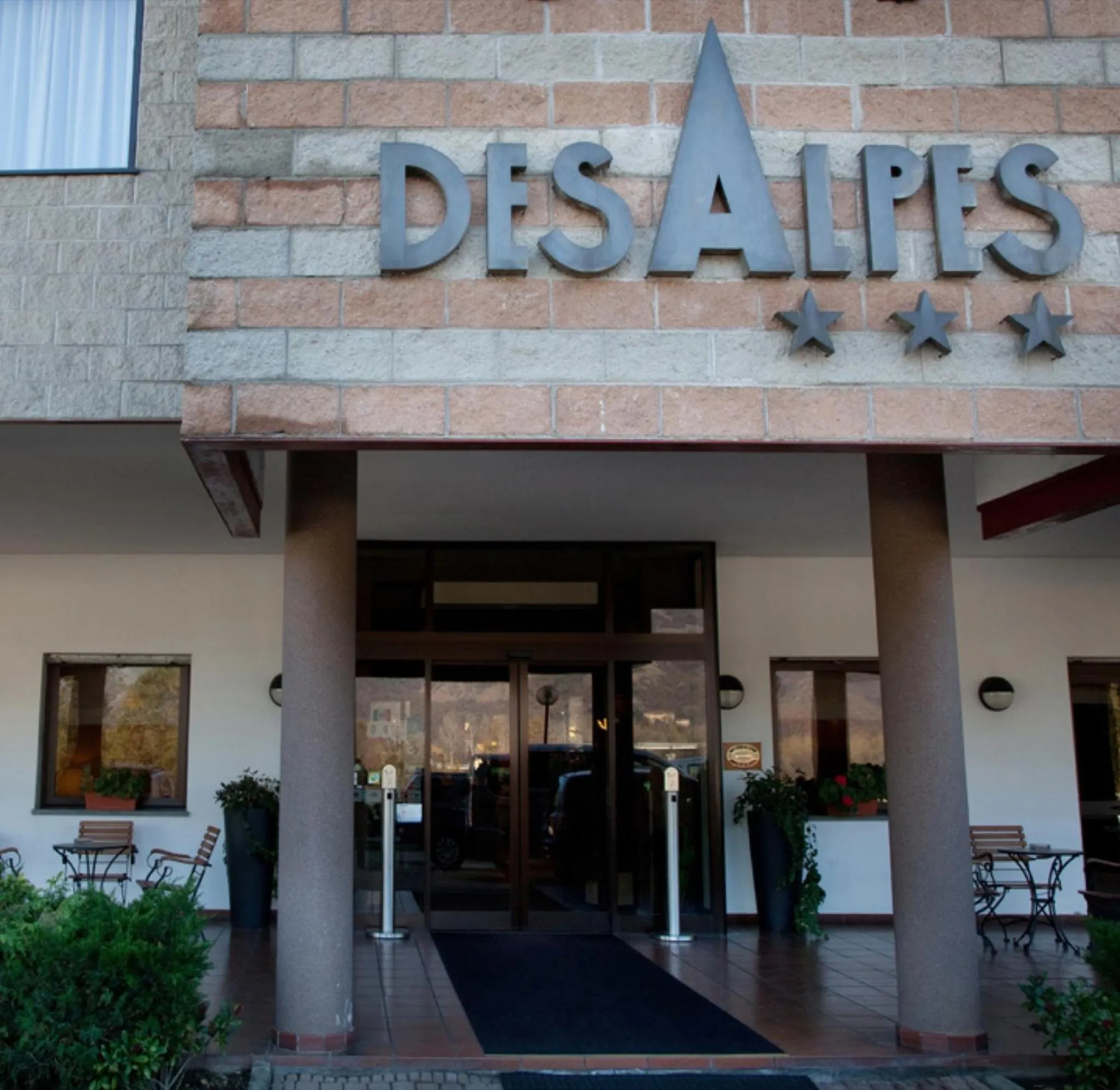 Facade/entrance in Hotel Des Alpes