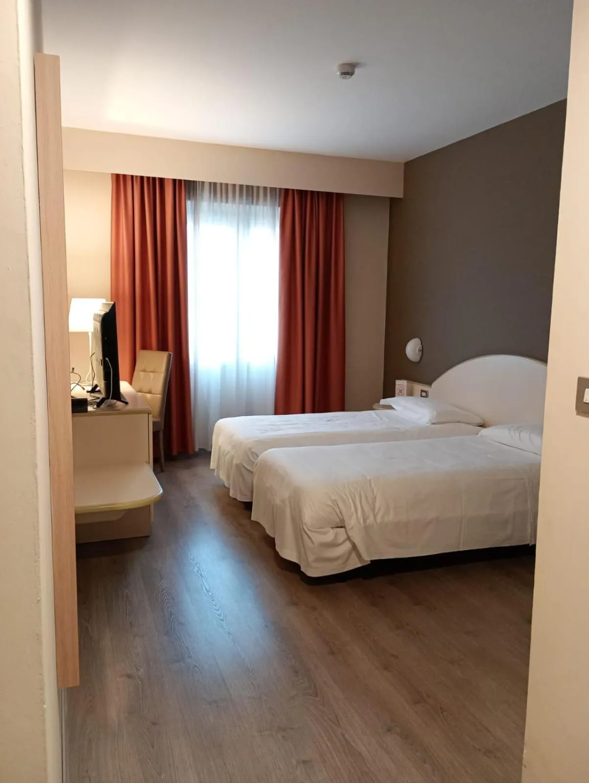 Bed in Hotel Des Alpes