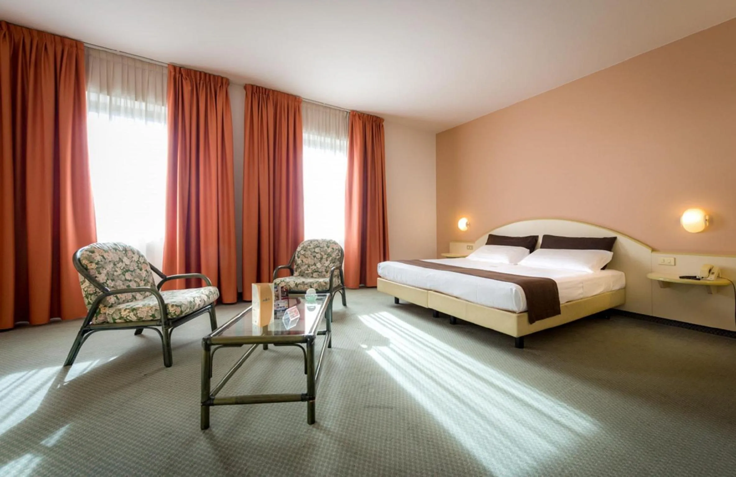 Photo of the whole room, Bed in Hotel Des Alpes