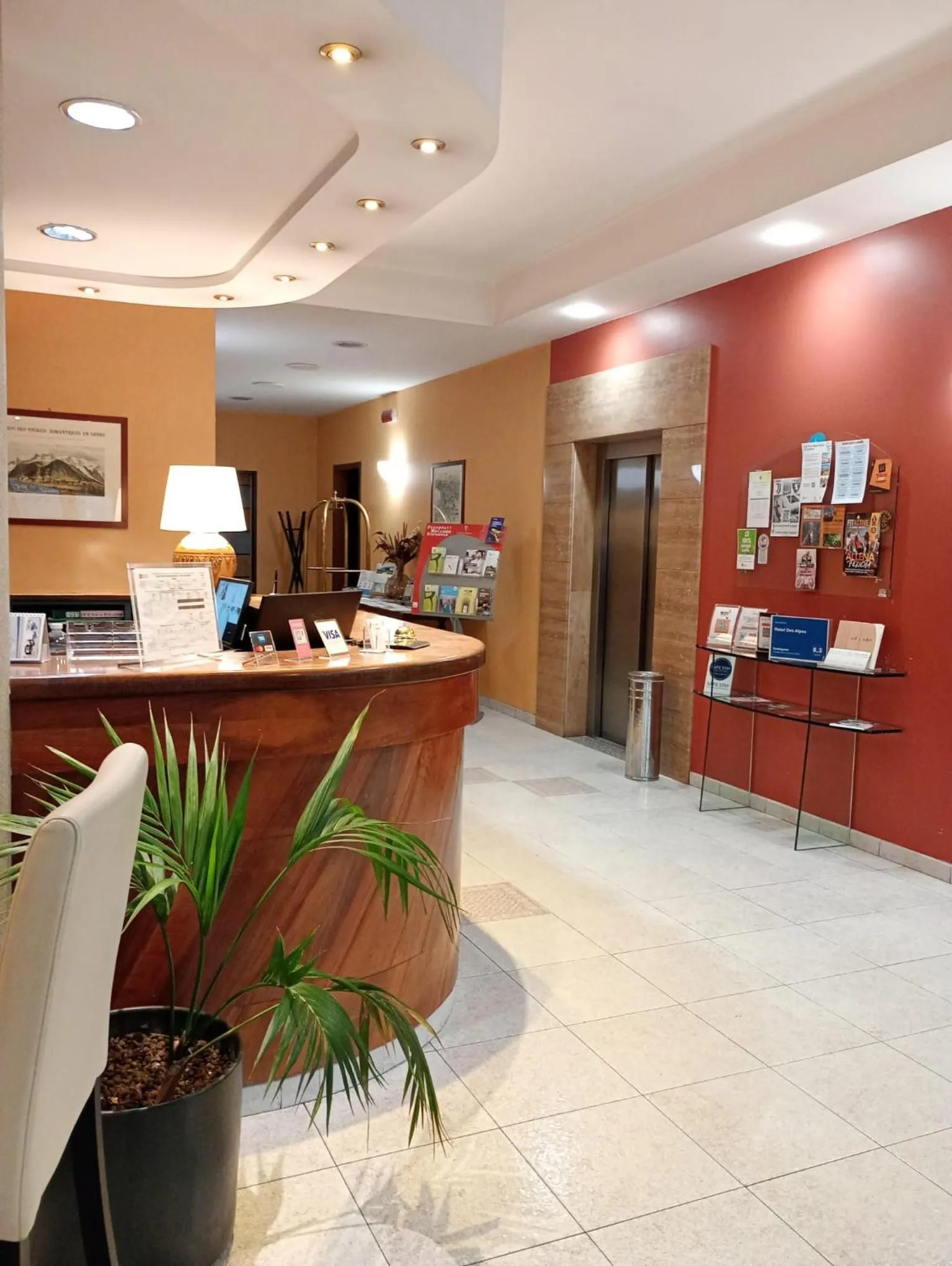 Lobby or reception in Hotel Des Alpes