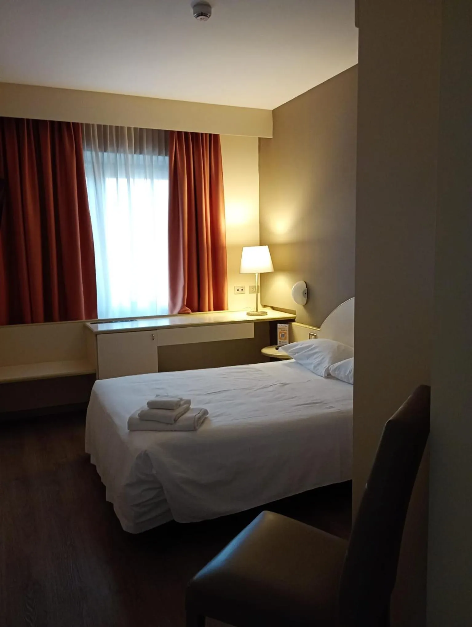 Bed in Hotel Des Alpes