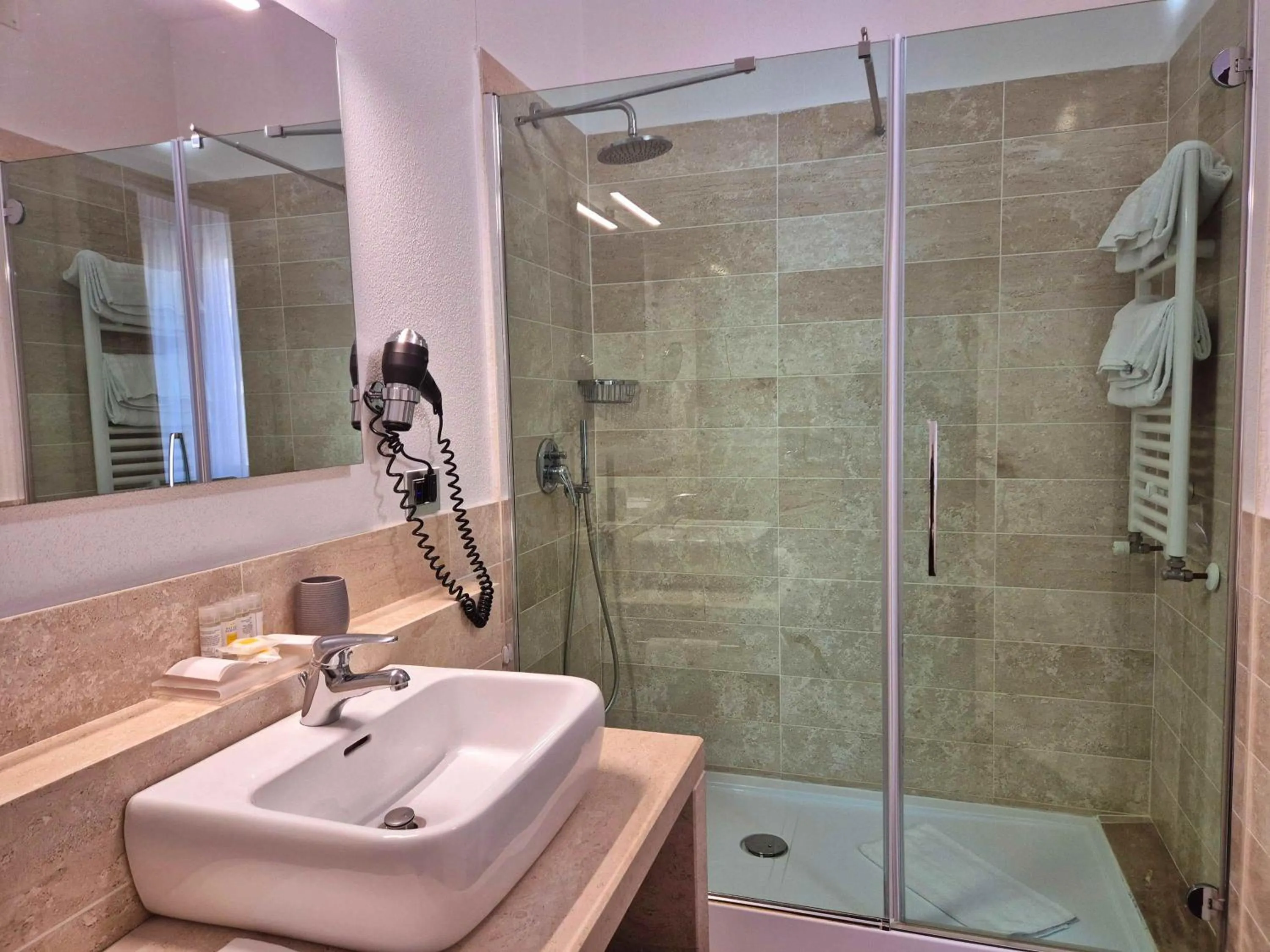 Shower in Hotel Sandalia