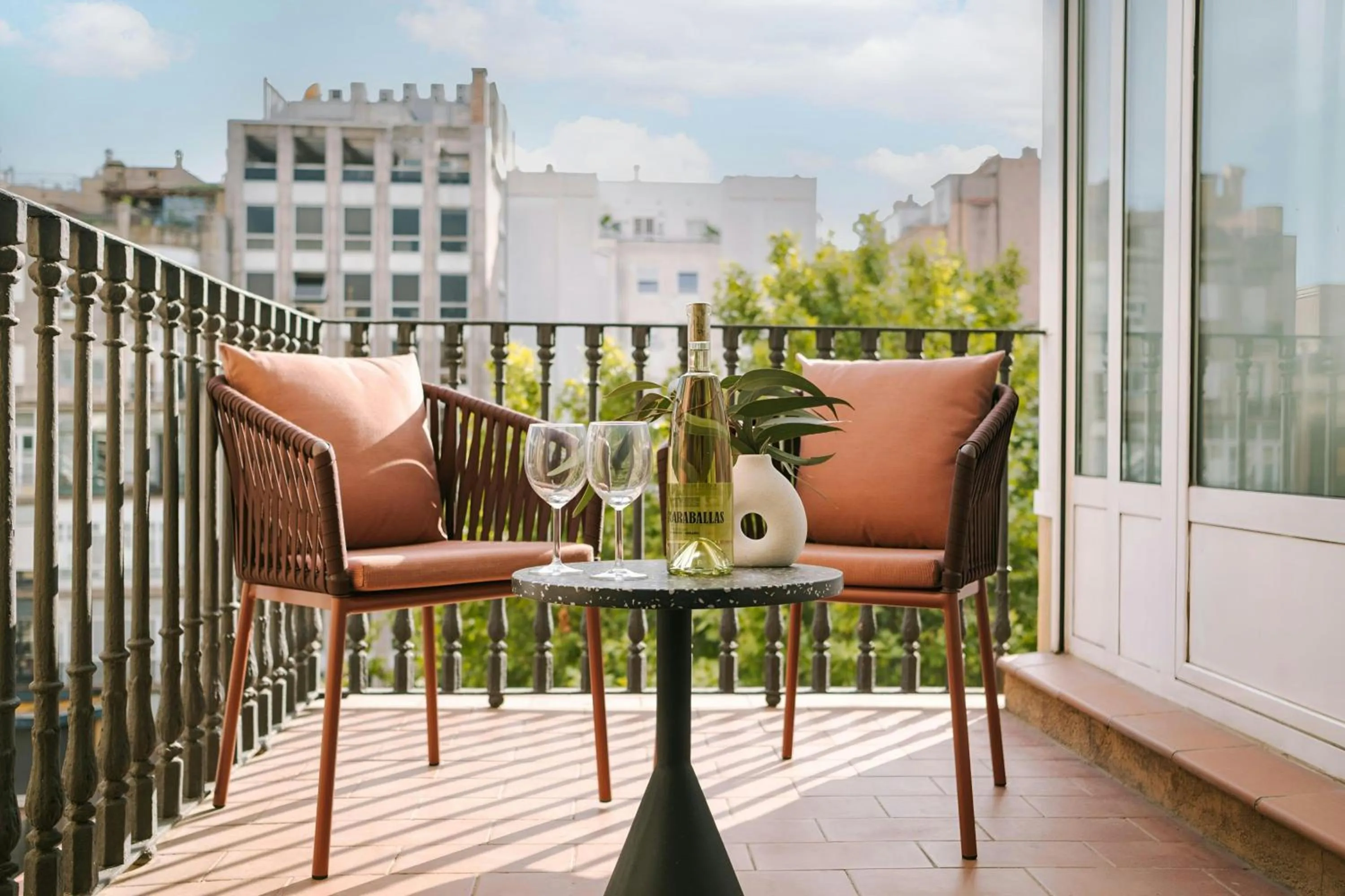 Photo of the whole room in Paseo de Gracia Hotel, Sonder by Marriott Bonvoy