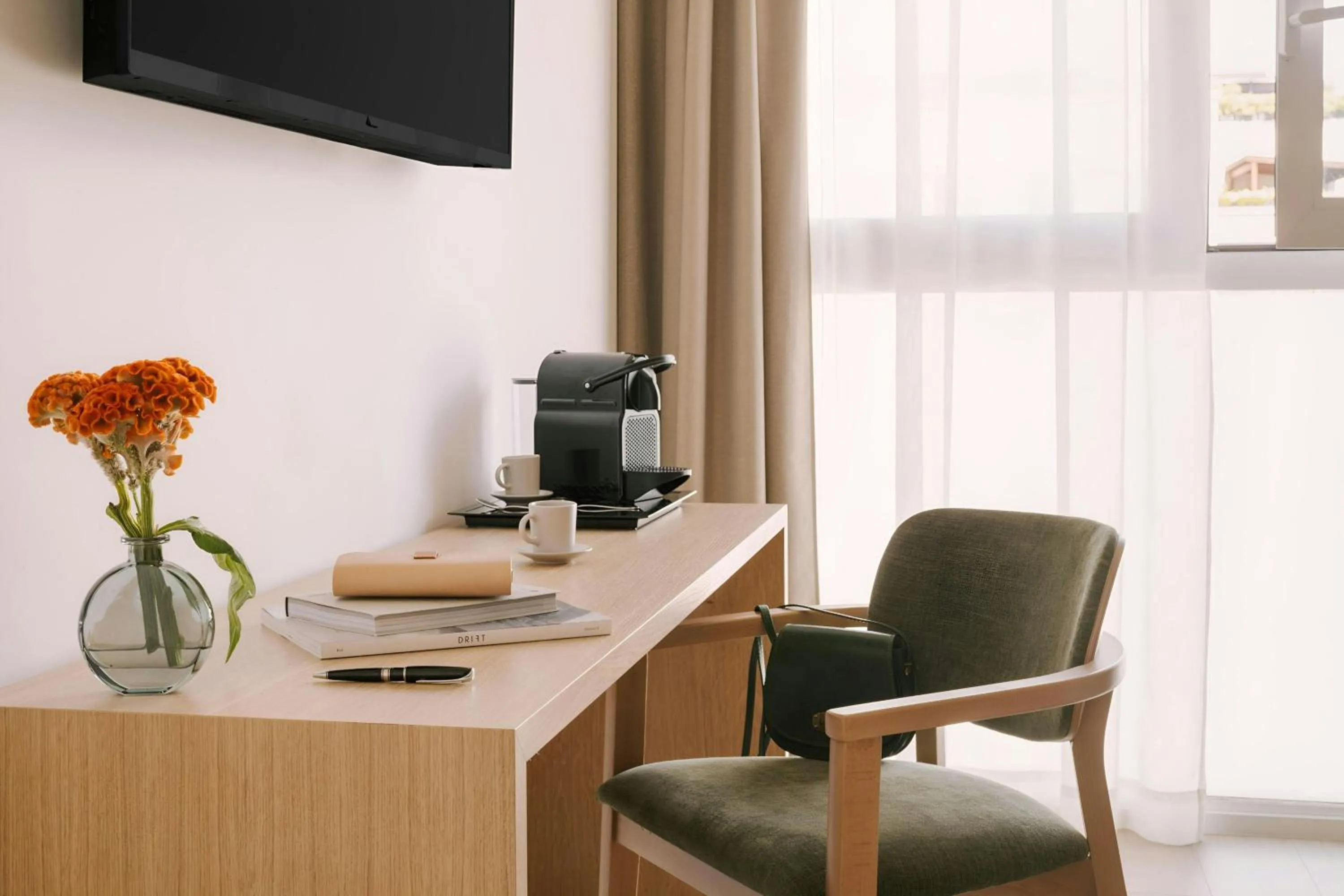 Photo of the whole room in Paseo de Gracia Hotel, Sonder by Marriott Bonvoy