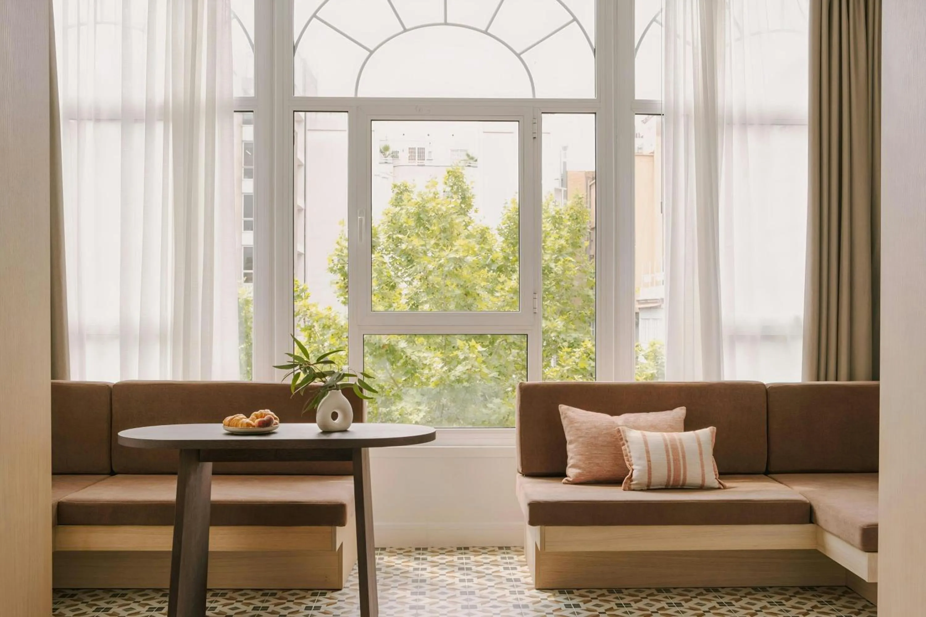 Living room in Paseo de Gracia Hotel, Sonder by Marriott Bonvoy