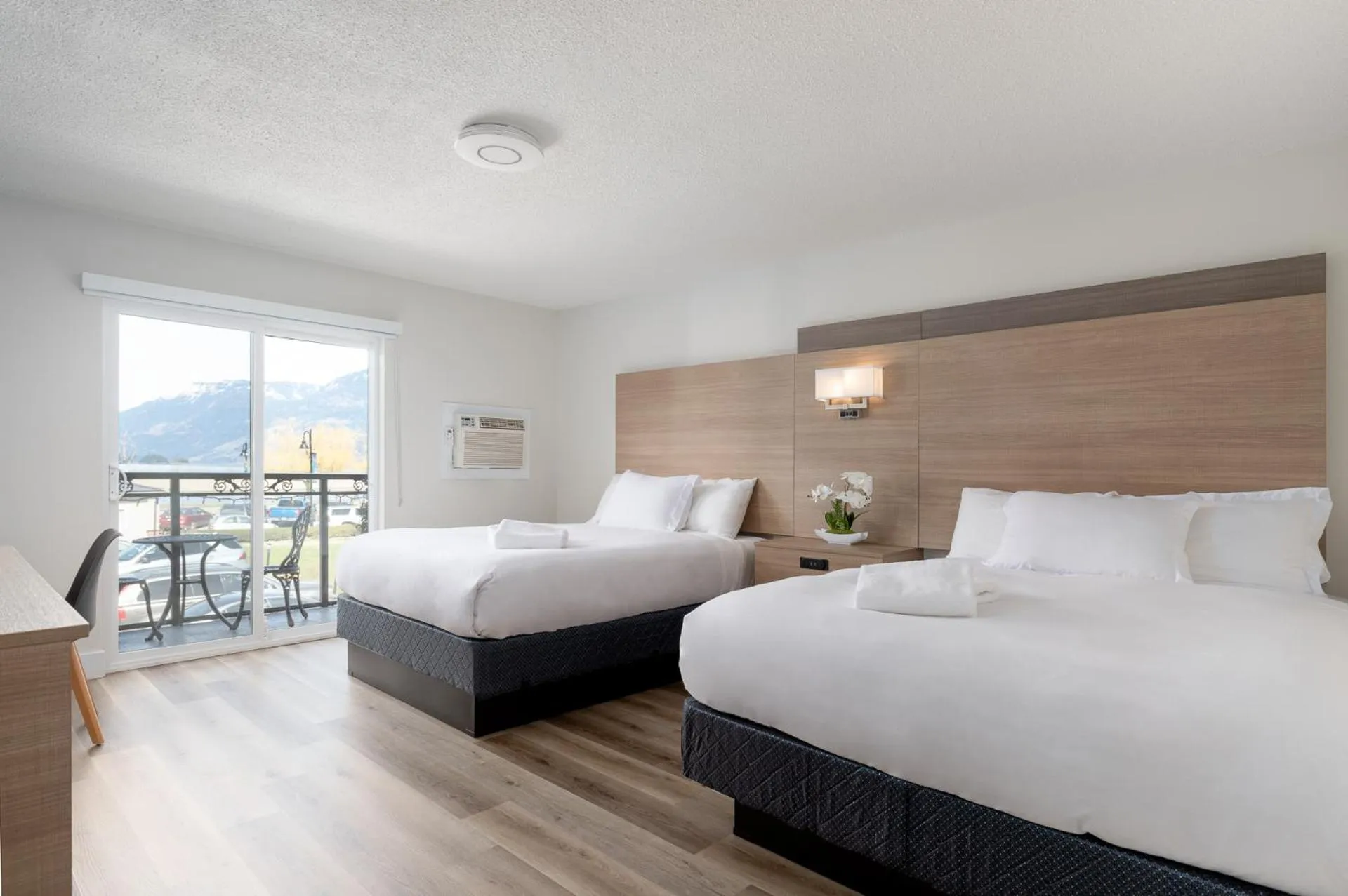 Bed in Harrison Grand Motel