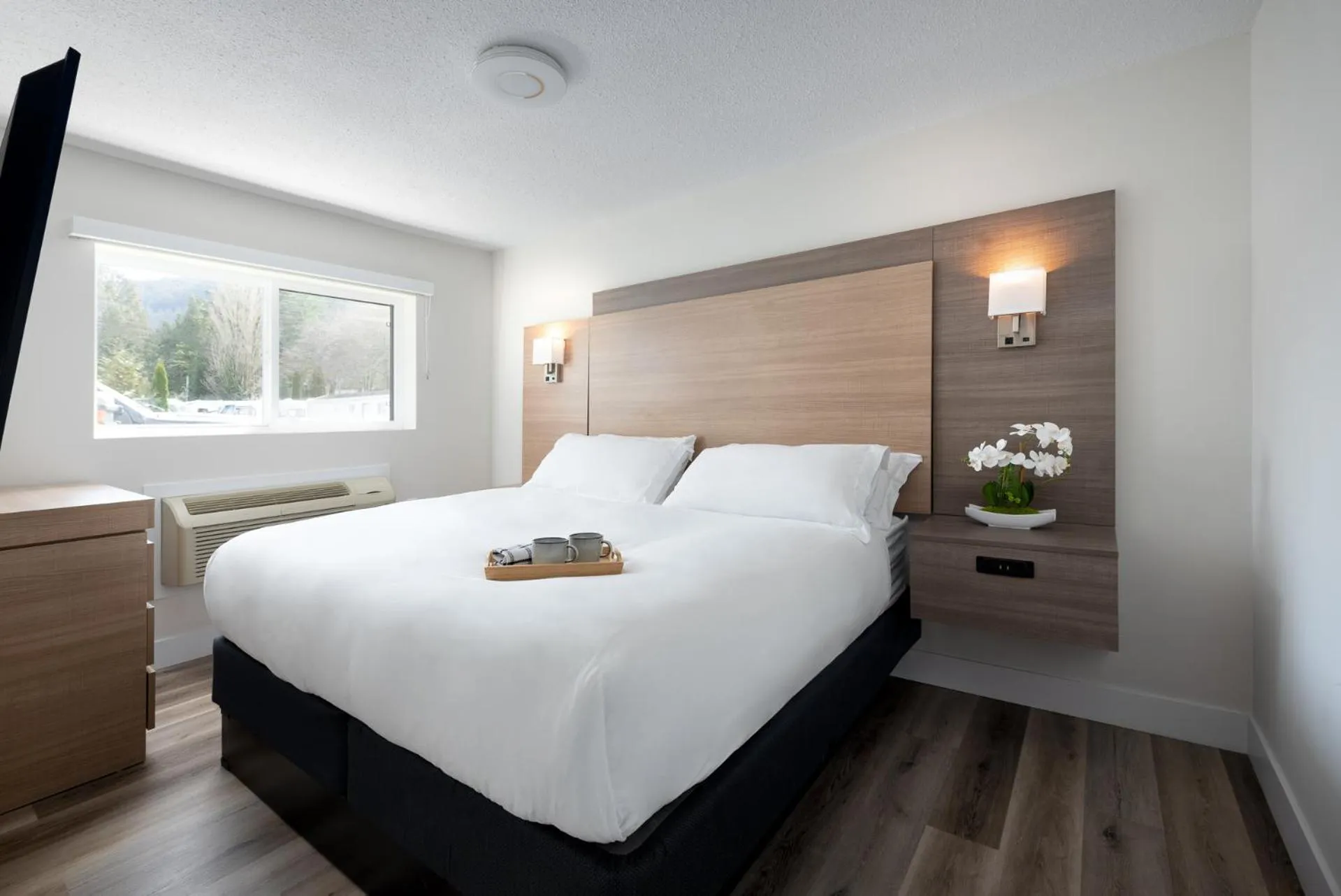 Bed in Harrison Grand Motel