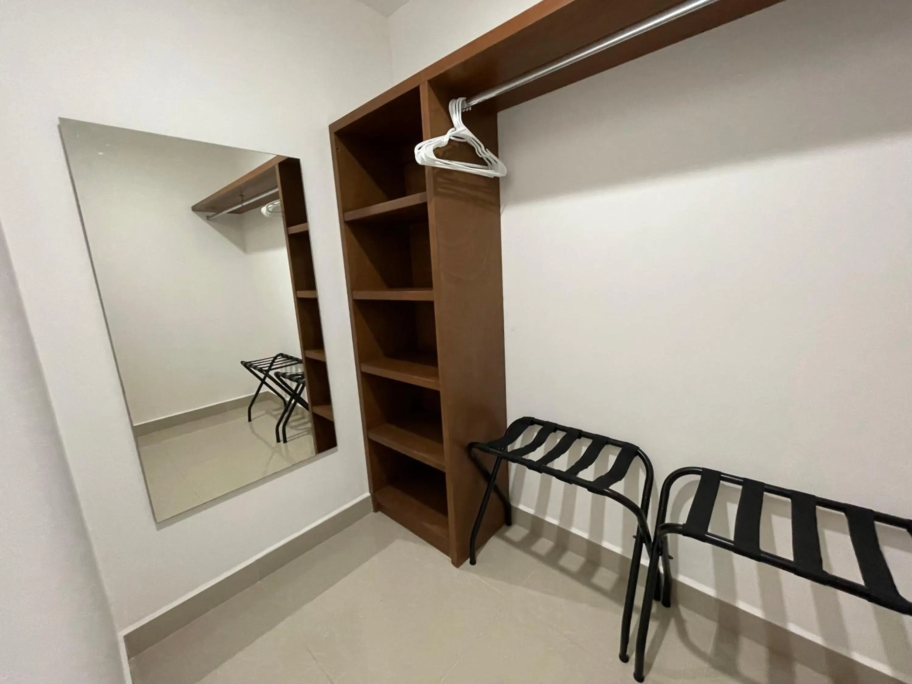 wardrobe in Quintas Del Mar II condominio con vista al mar