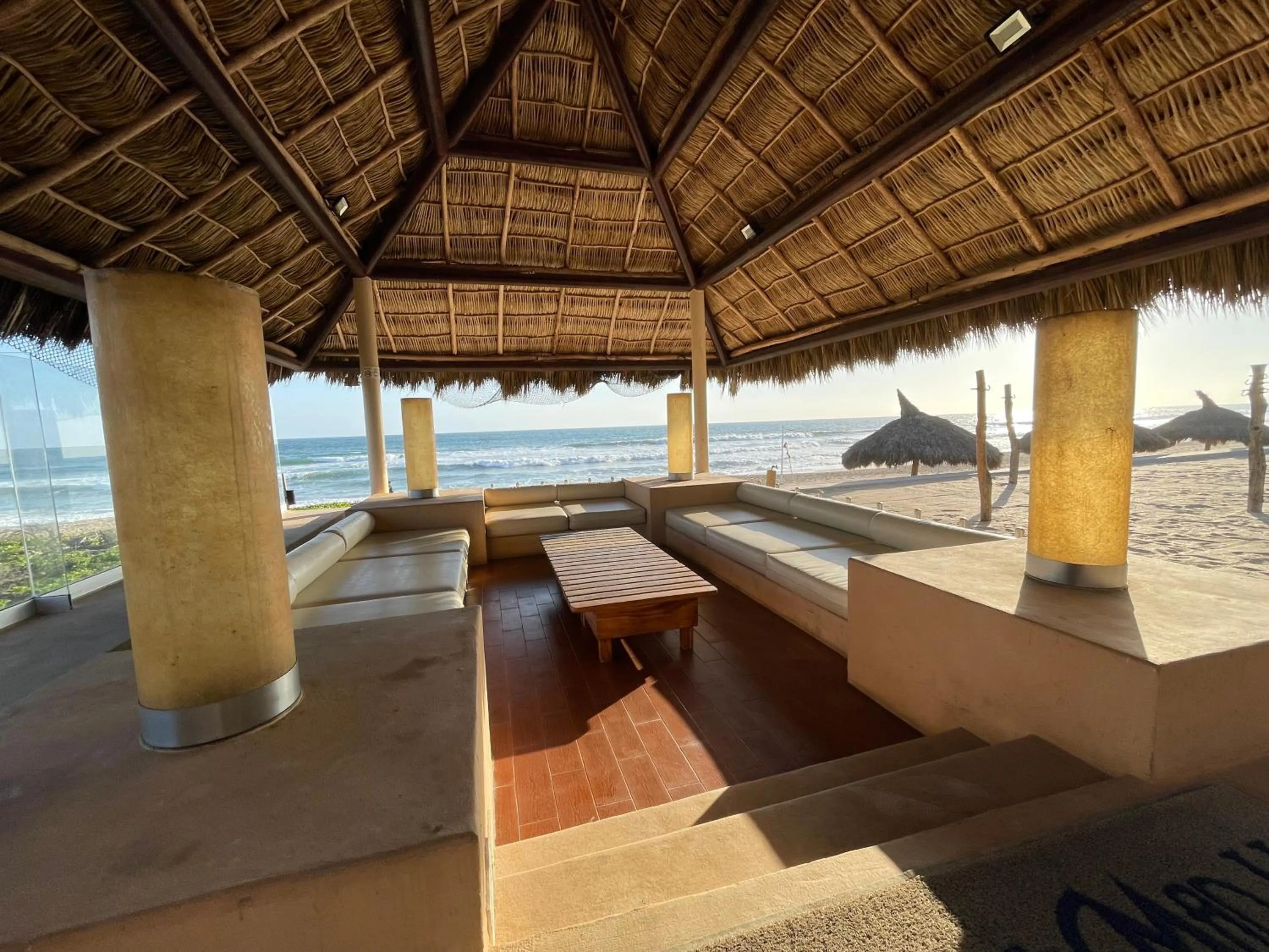 Seating area in Quintas Del Mar II condominio con vista al mar