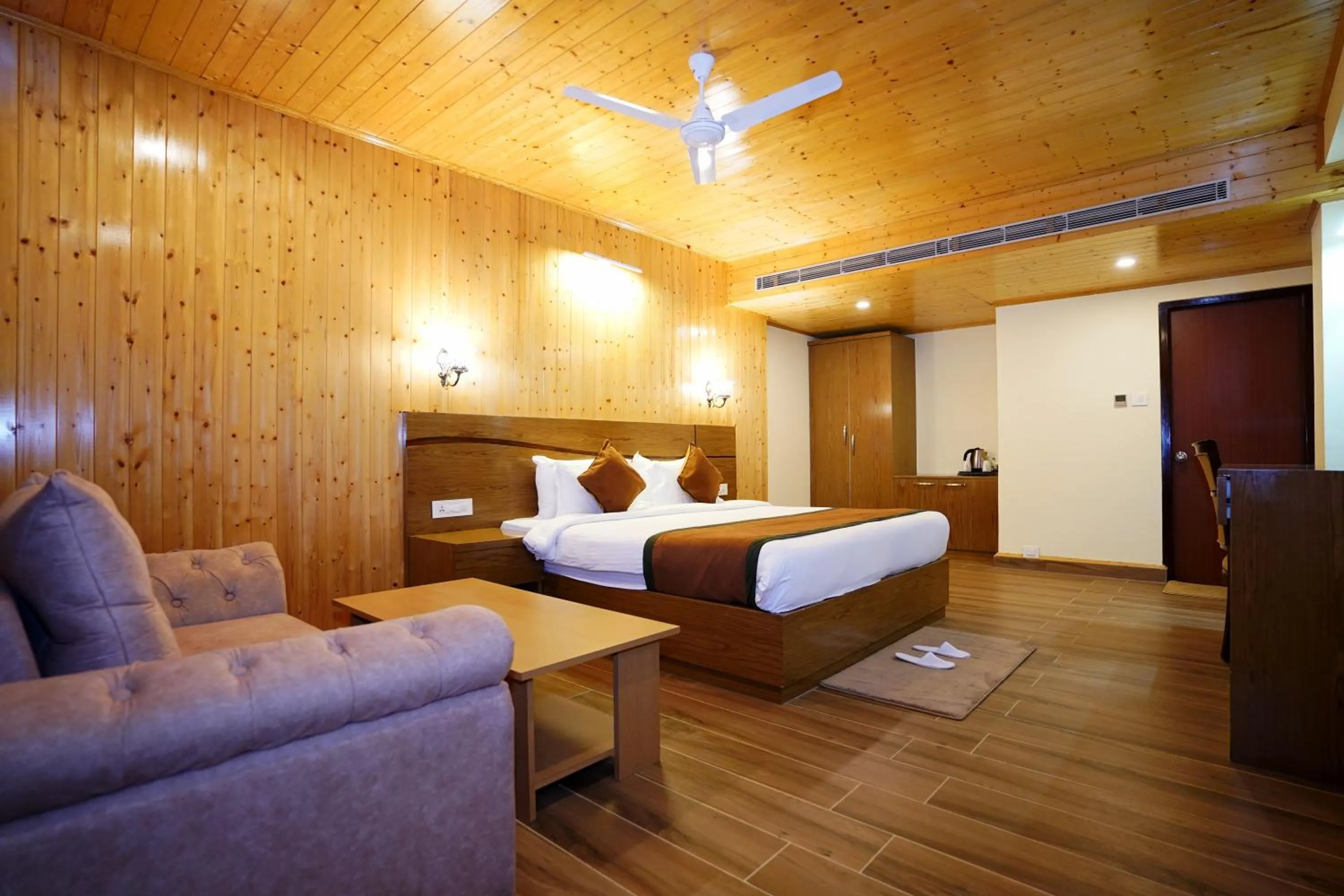 Photo of the whole room, Bed in Treenz Hotel