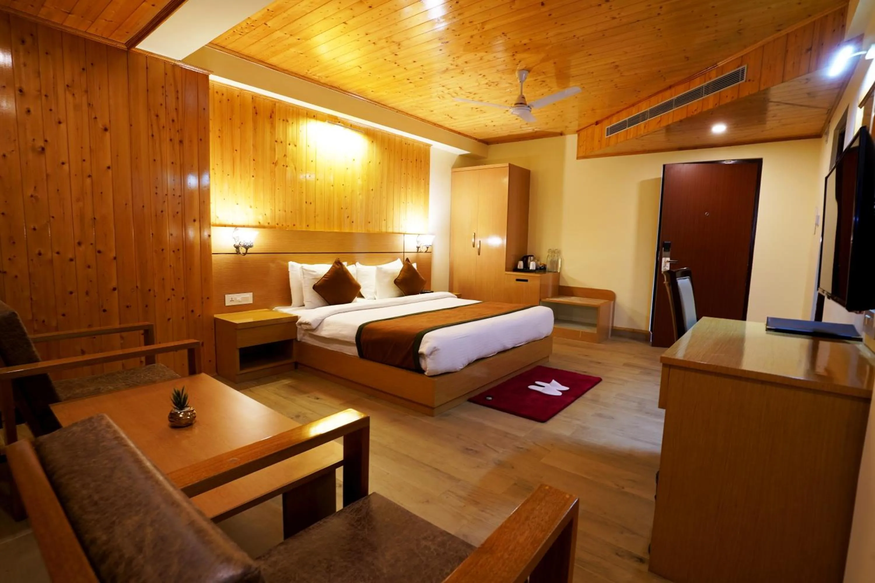 Photo of the whole room, Bed in Treenz Hotel