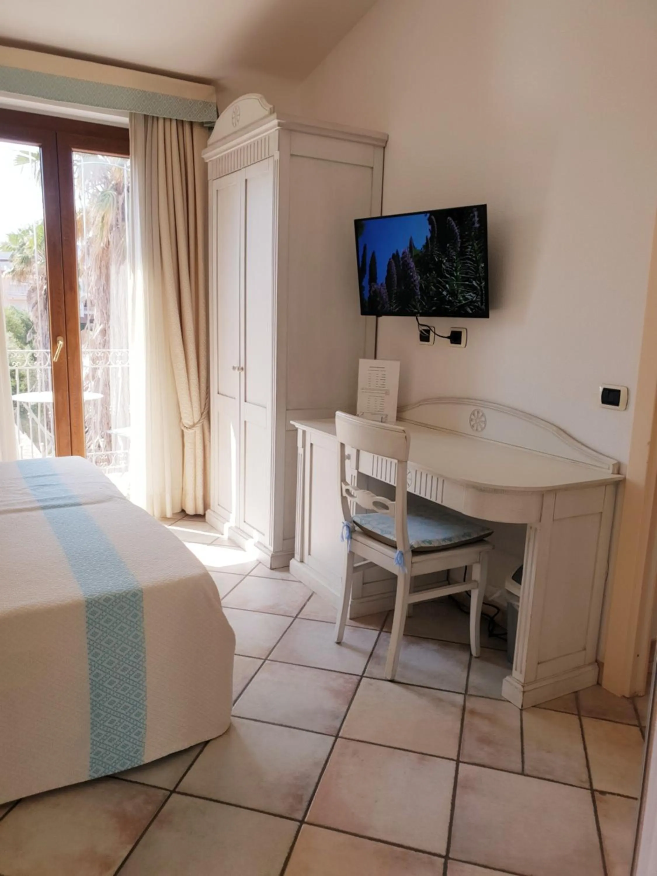 TV and multimedia in Castello Di Tavolara