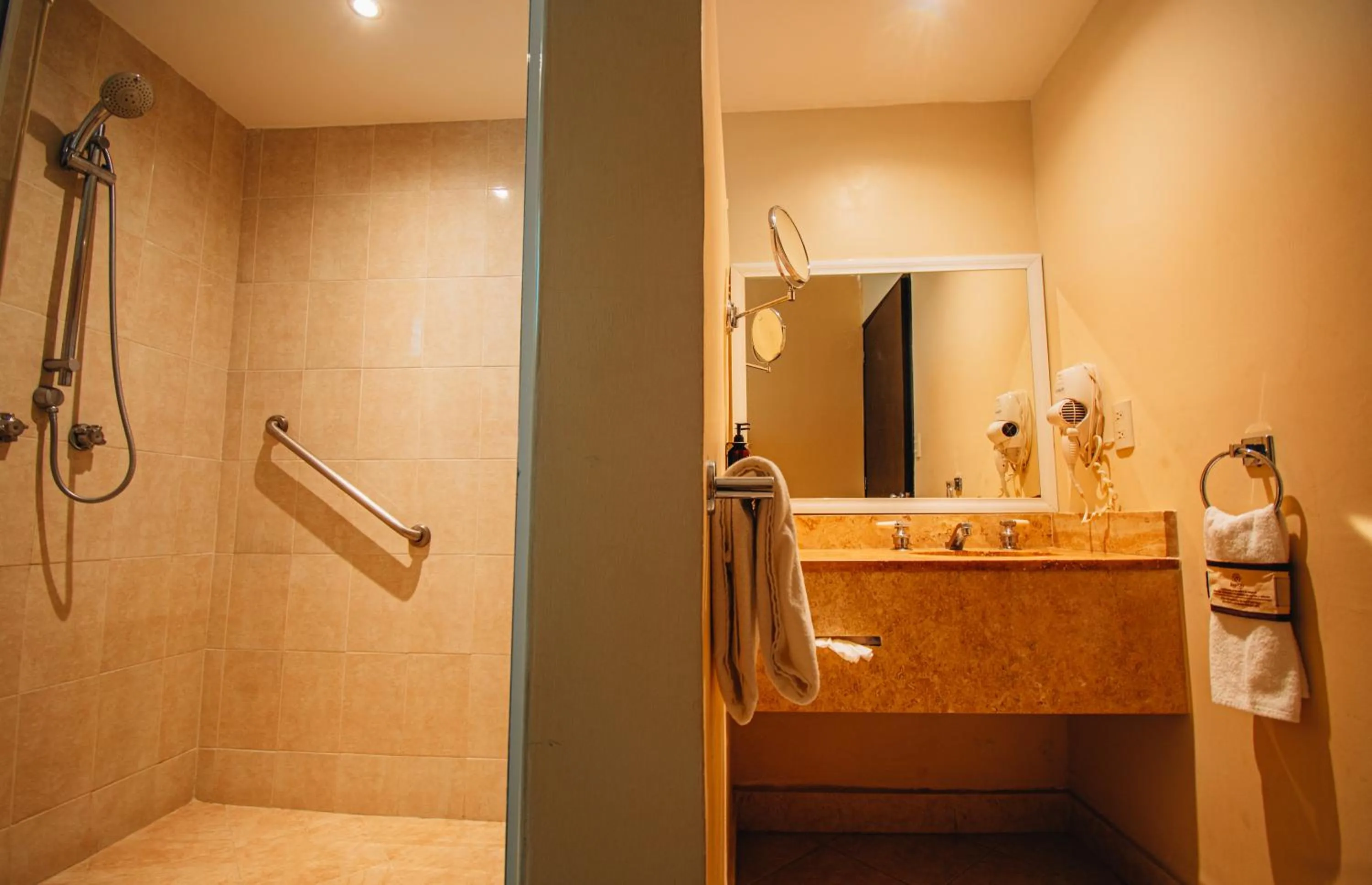 Bathroom in Eco City Hoteles