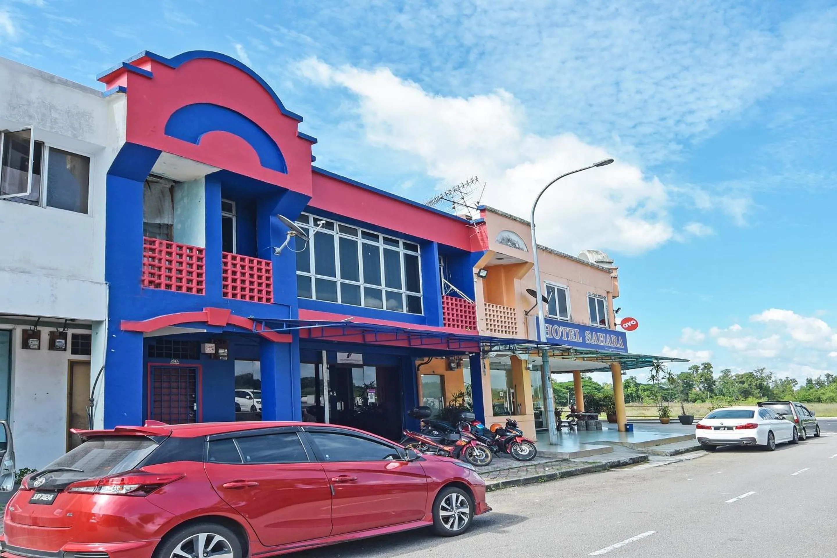 Facade/entrance in OYO 90510 Hotel Sahara