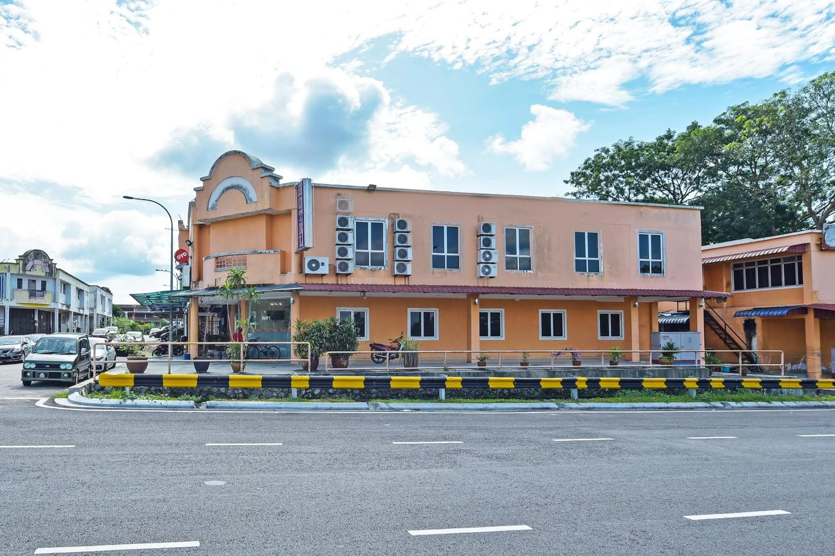 Facade/entrance in OYO 90510 Hotel Sahara