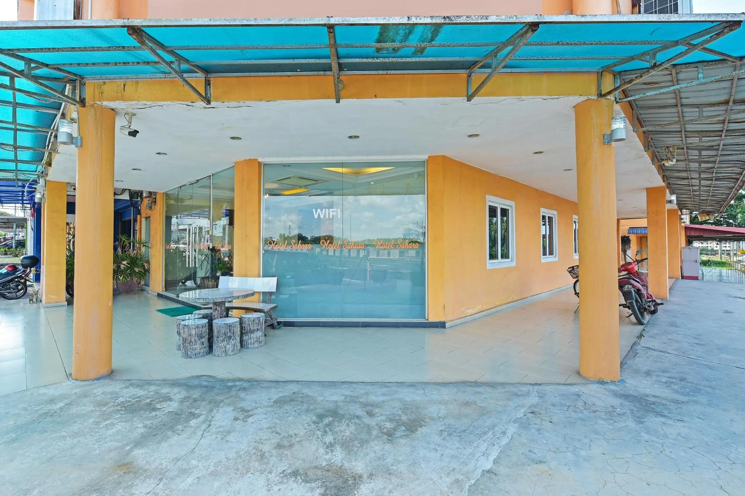 Facade/entrance in OYO 90510 Hotel Sahara