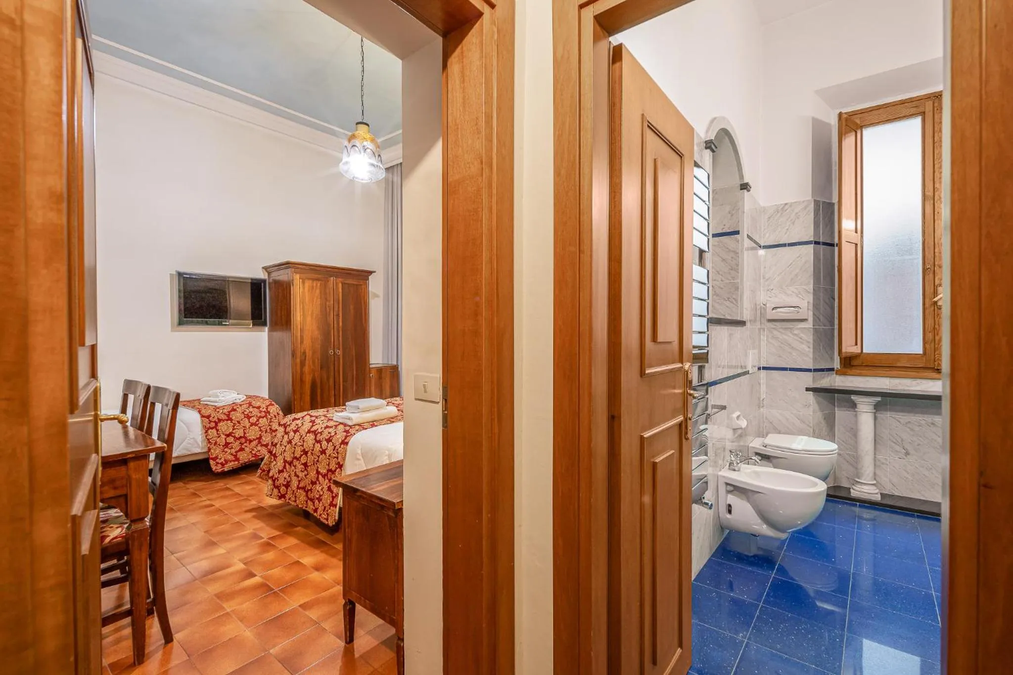 Shower, Bed in Hotel City