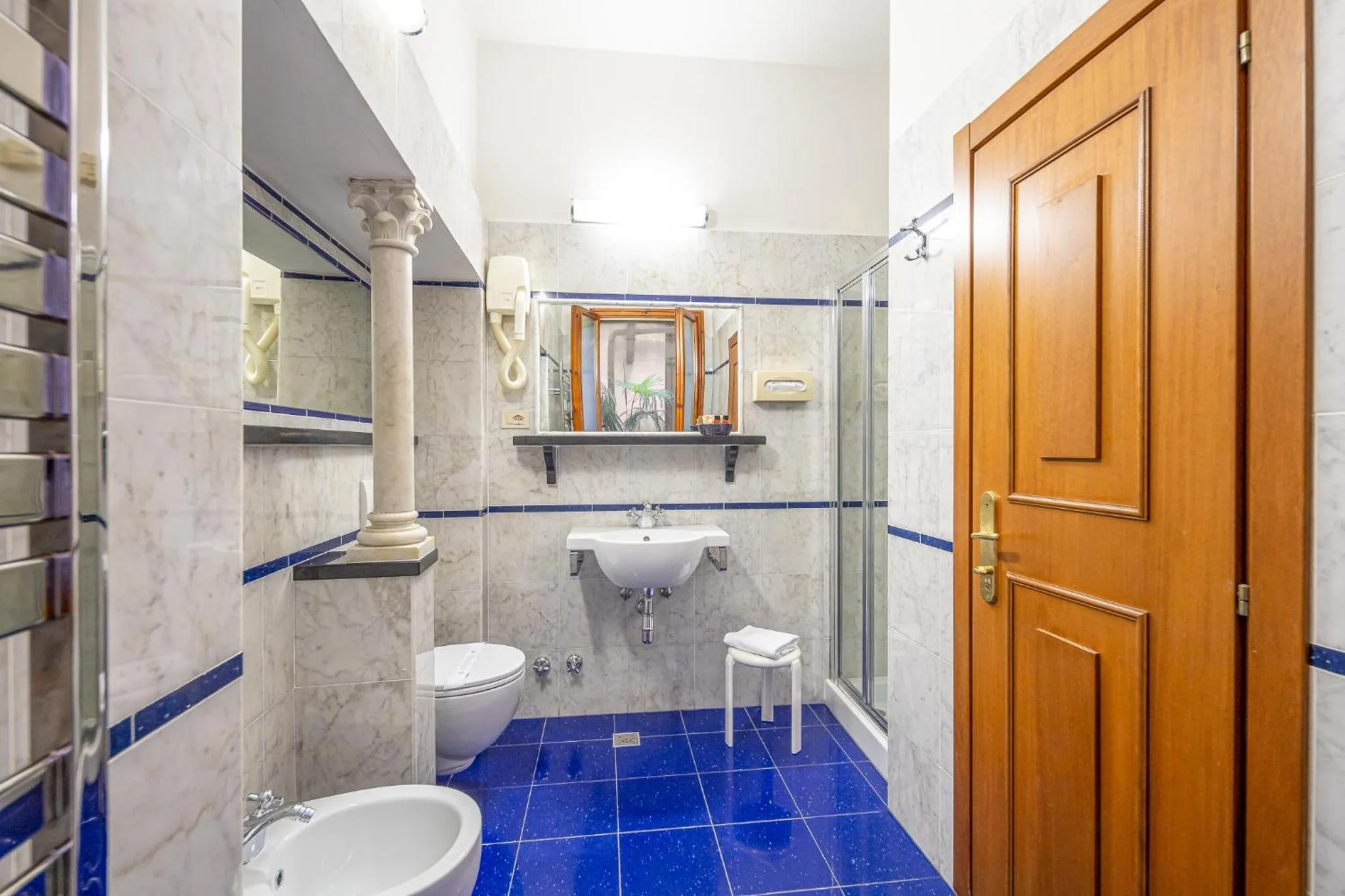 Shower in Hotel City