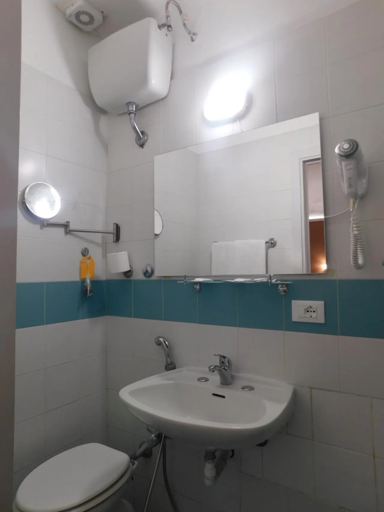 Bathroom in PICCOLO HOTEL Nel Centro Storico di Firenze