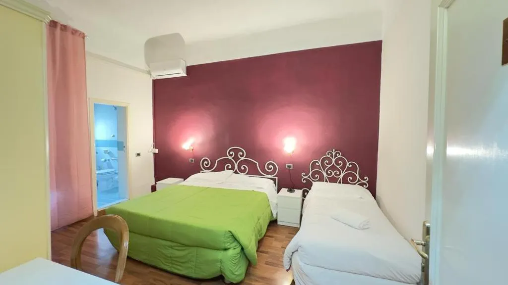 Standard Quadruple Room in PICCOLO HOTEL Nel Centro Storico di Firenze