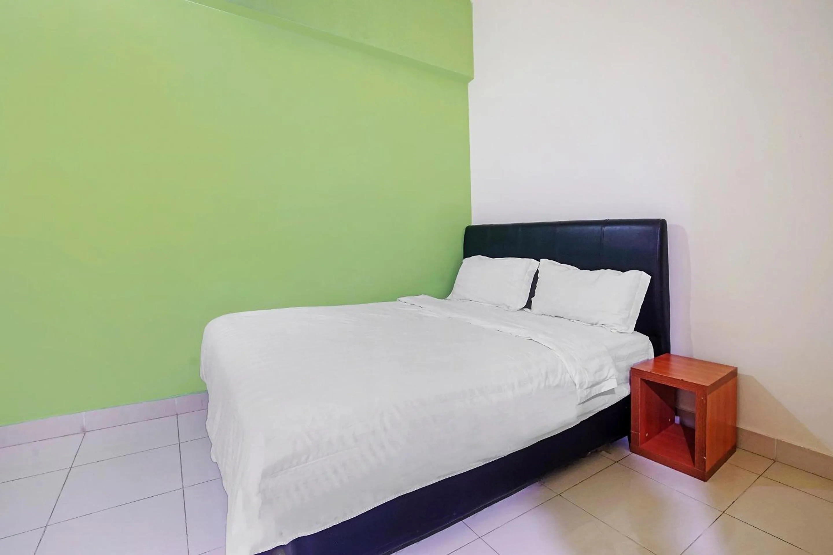 Bedroom, Bed in Hotel O Night Queen salak Tinggi