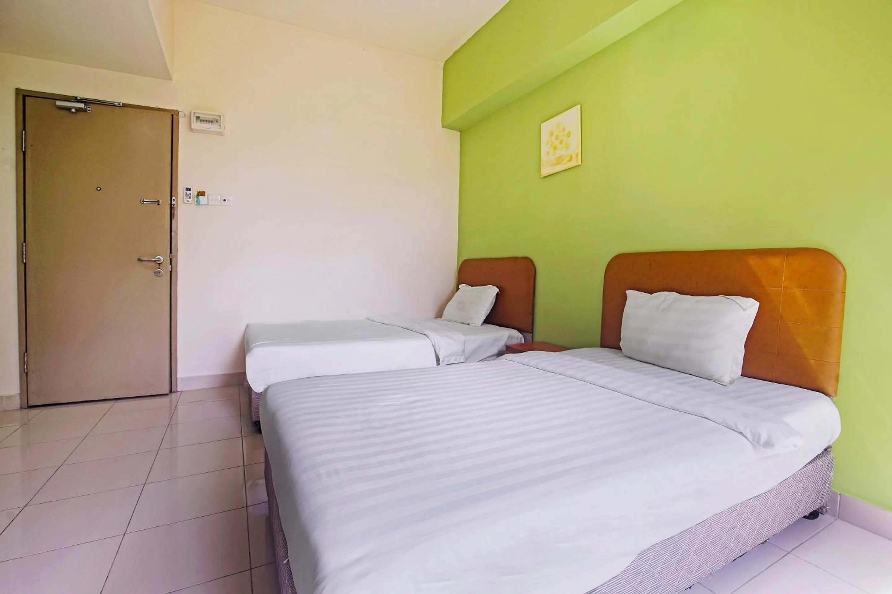 Bedroom, Bed in Hotel O Night Queen salak Tinggi