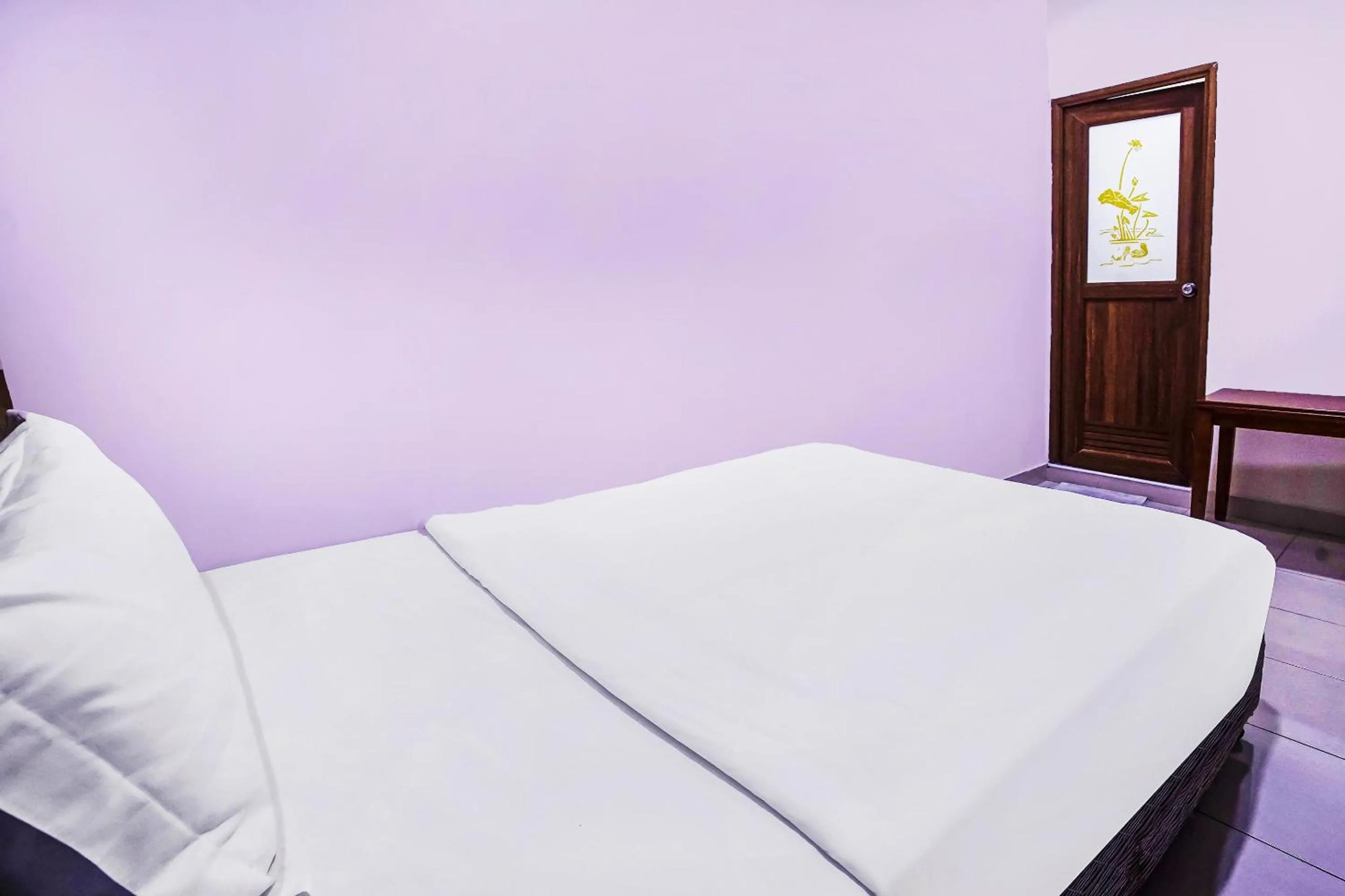 Bedroom, Bed in Hotel O Night Queen salak Tinggi