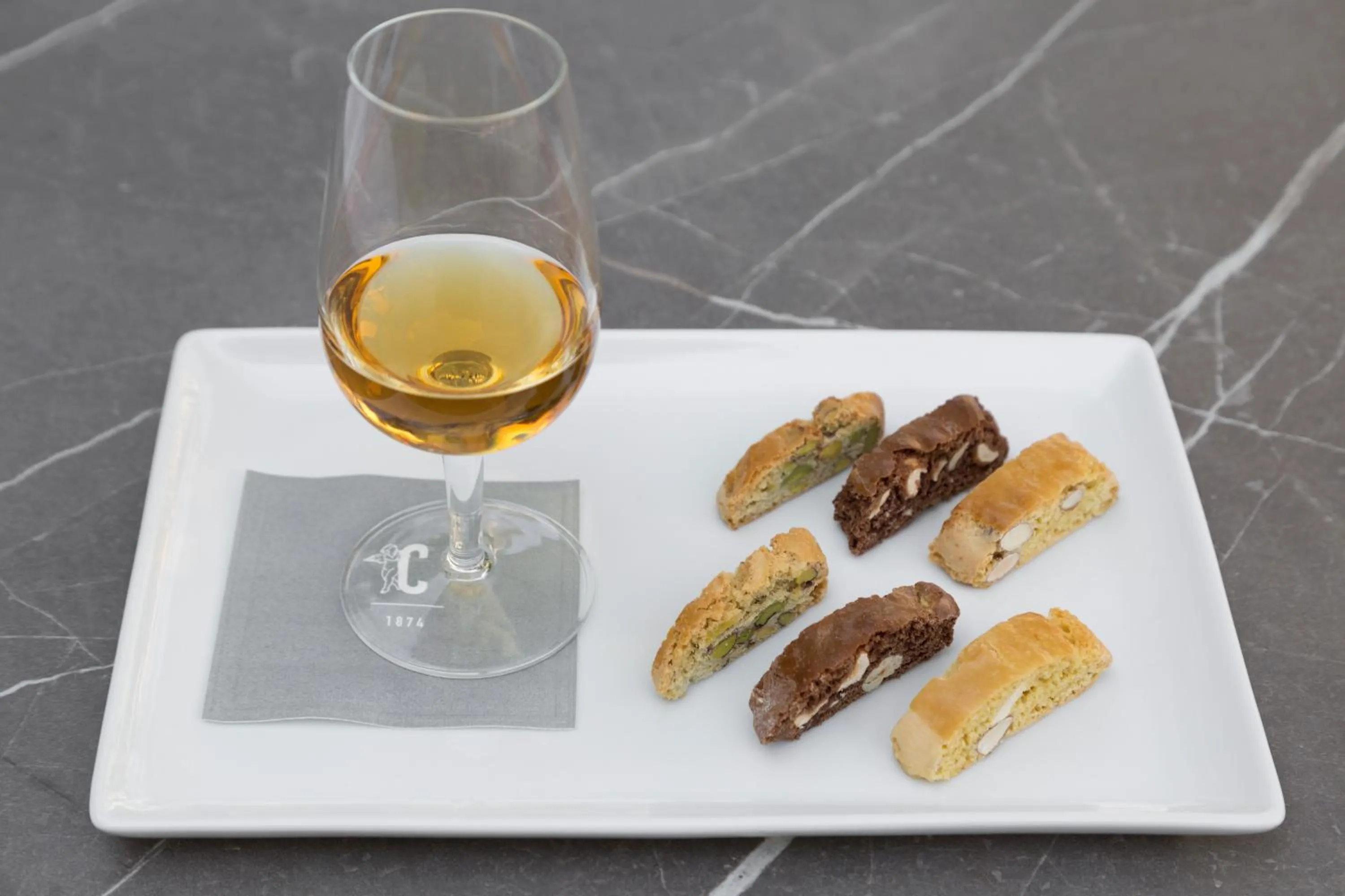 Food and drinks in Palazzo Castri 1874 Spa & Garden