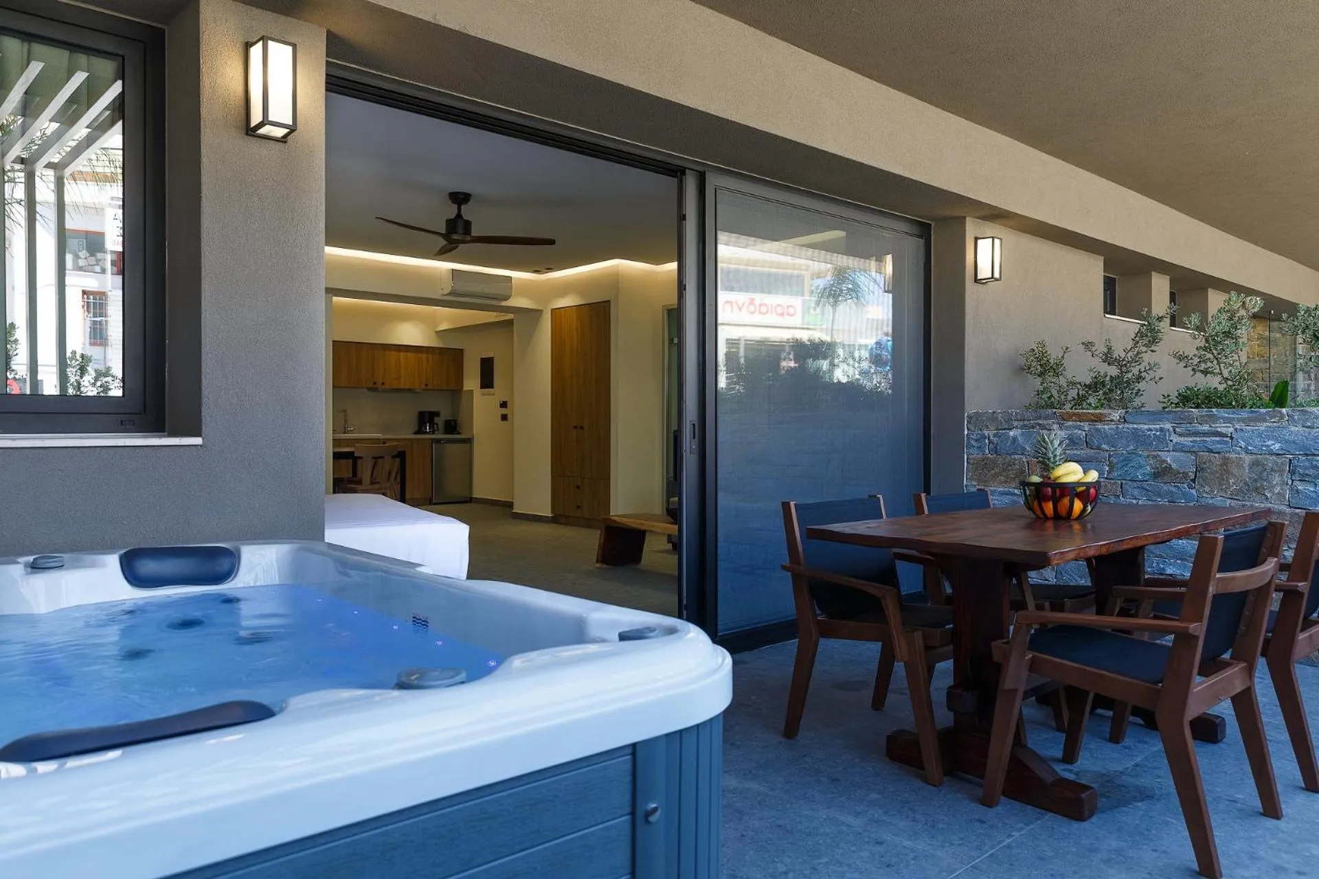 Hot Tub in Utopia Luxury Suites