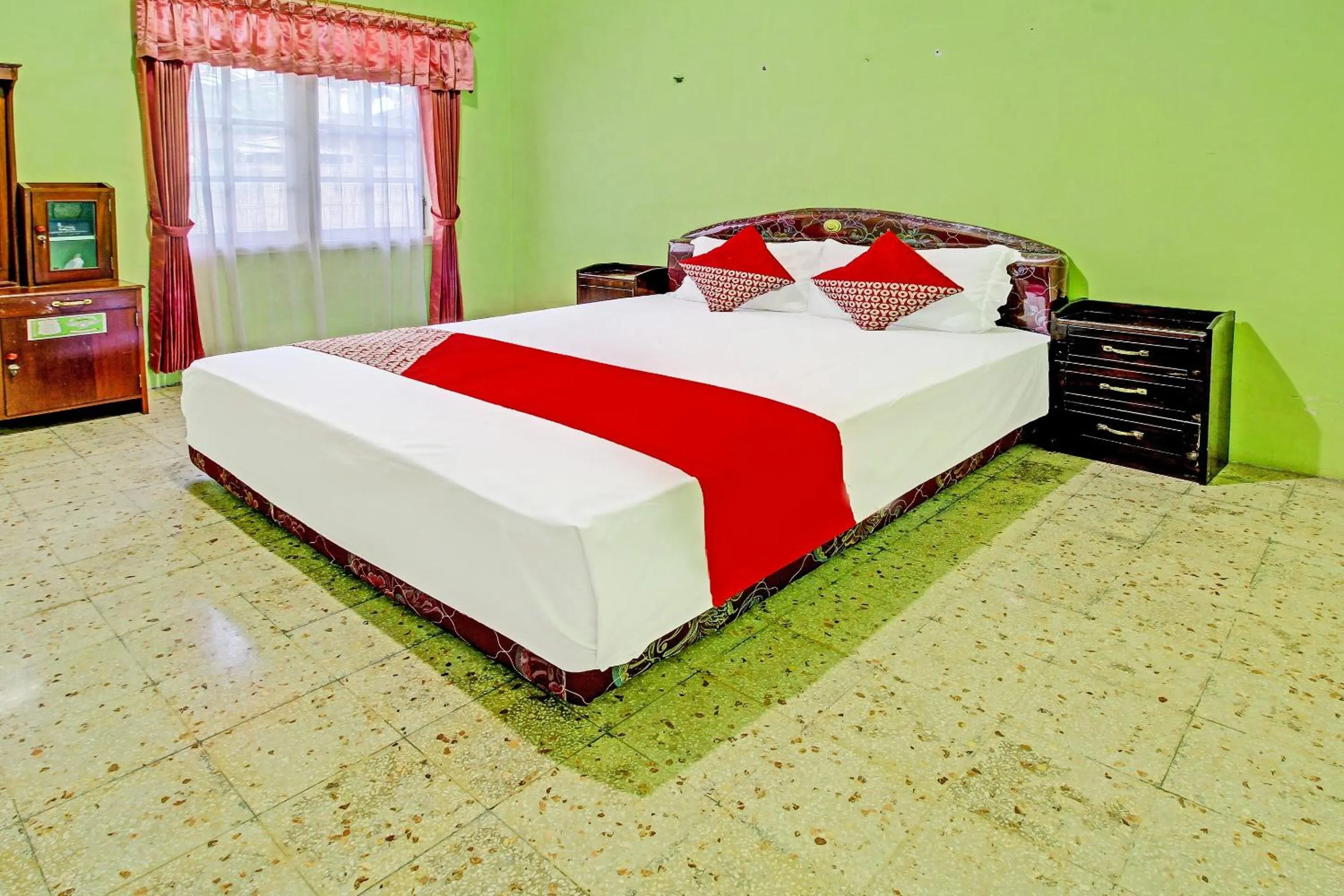 Bedroom, Bed in Hotel O Desa Wisata Pandean