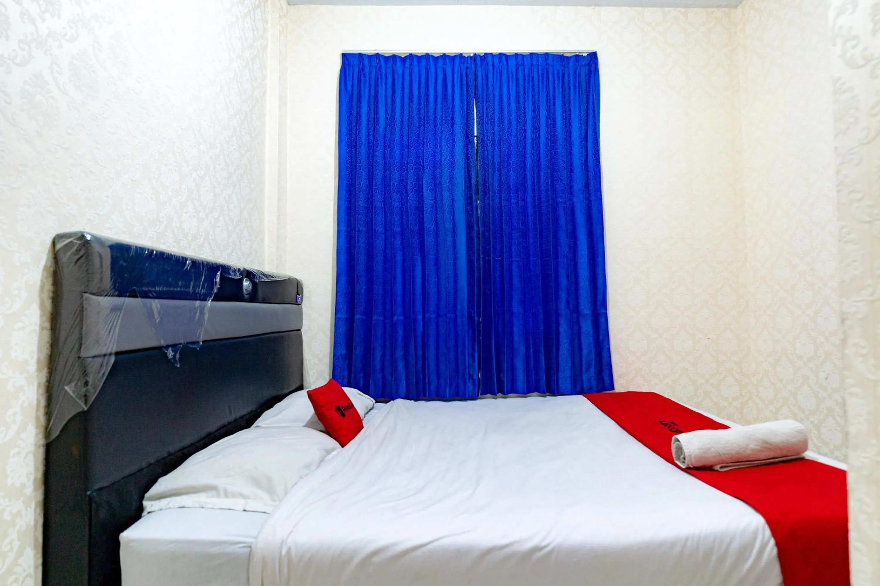 Bed in RedDoorz Near RSUD Dr Pringadi Medan 3