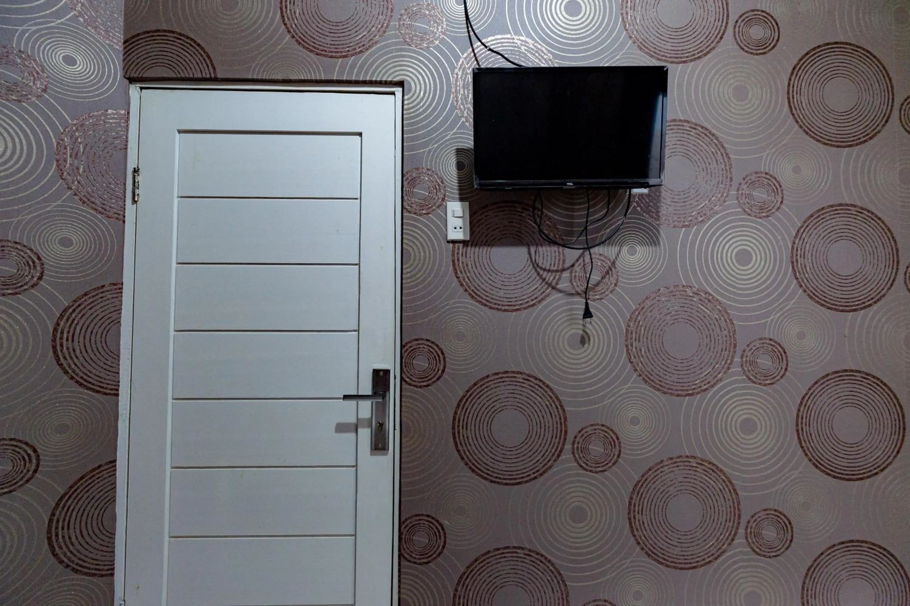 TV and multimedia in RedDoorz Near RSUD Dr Pringadi Medan 3