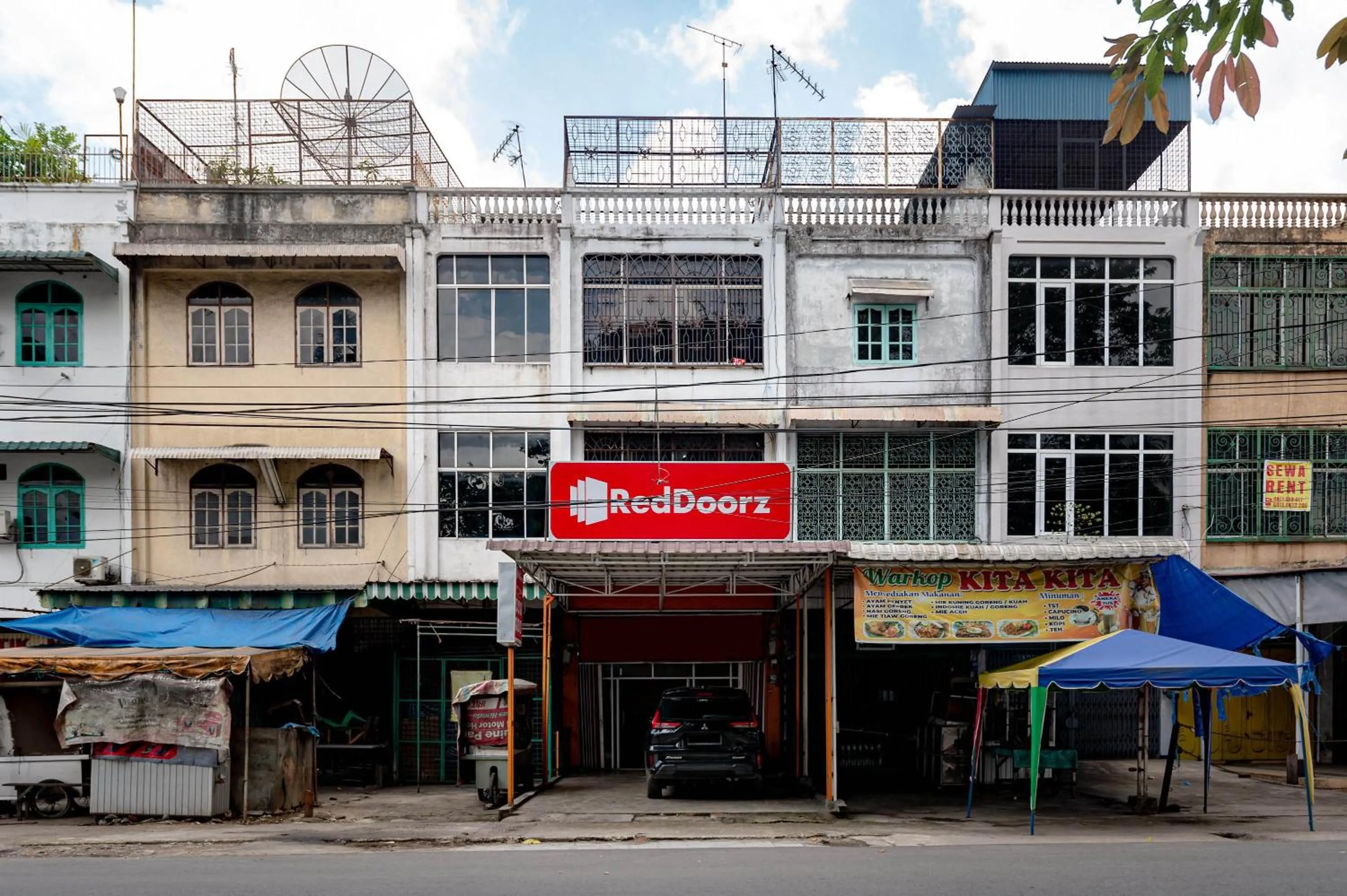 Property building in RedDoorz Near RSUD Dr Pringadi Medan 3