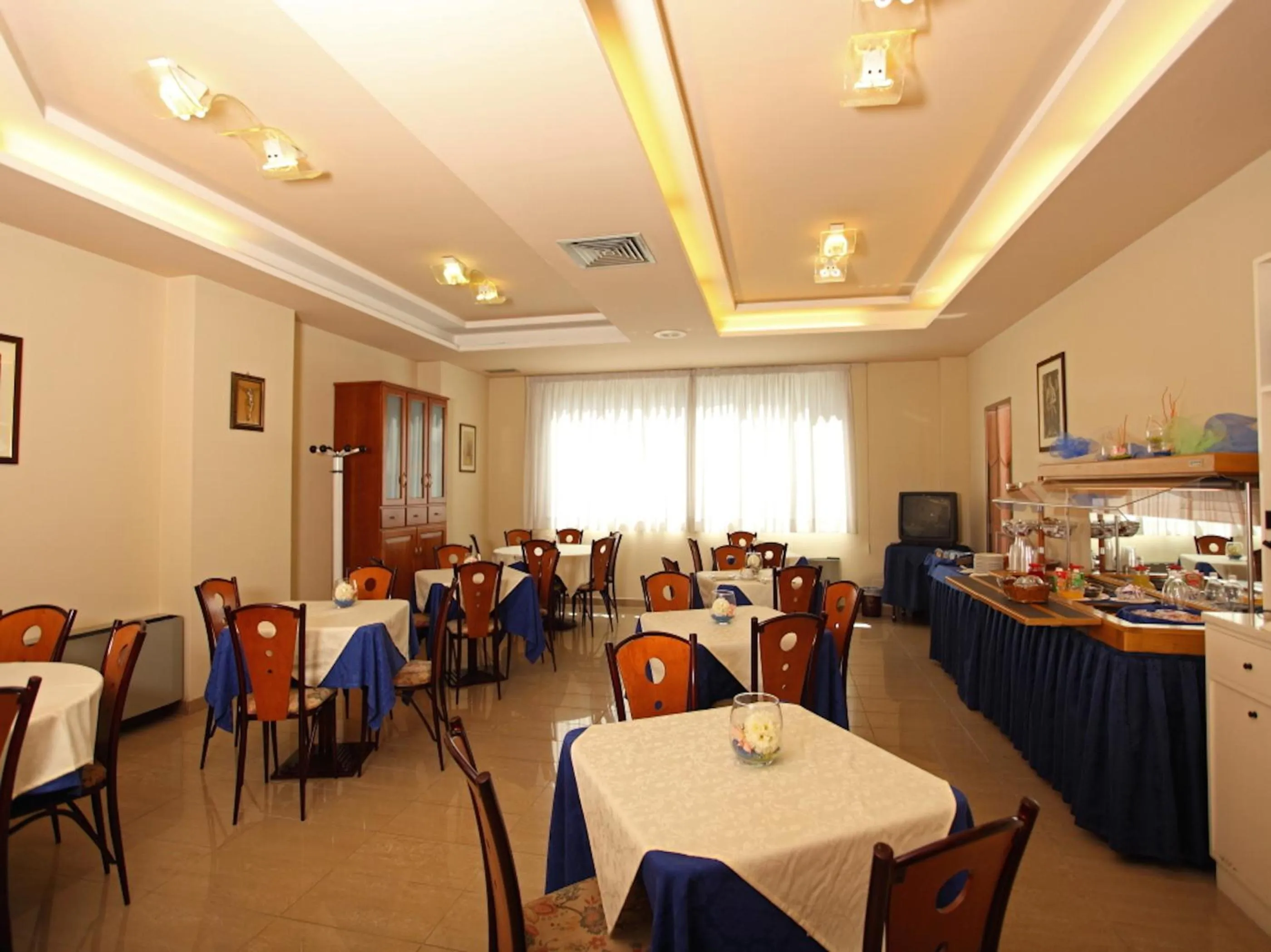 Restaurant/places to eat in Euro Hotel