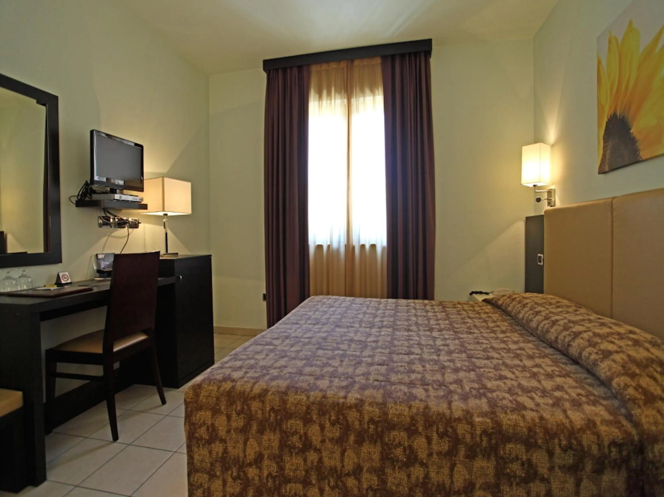 Bedroom, Bed in Euro Hotel