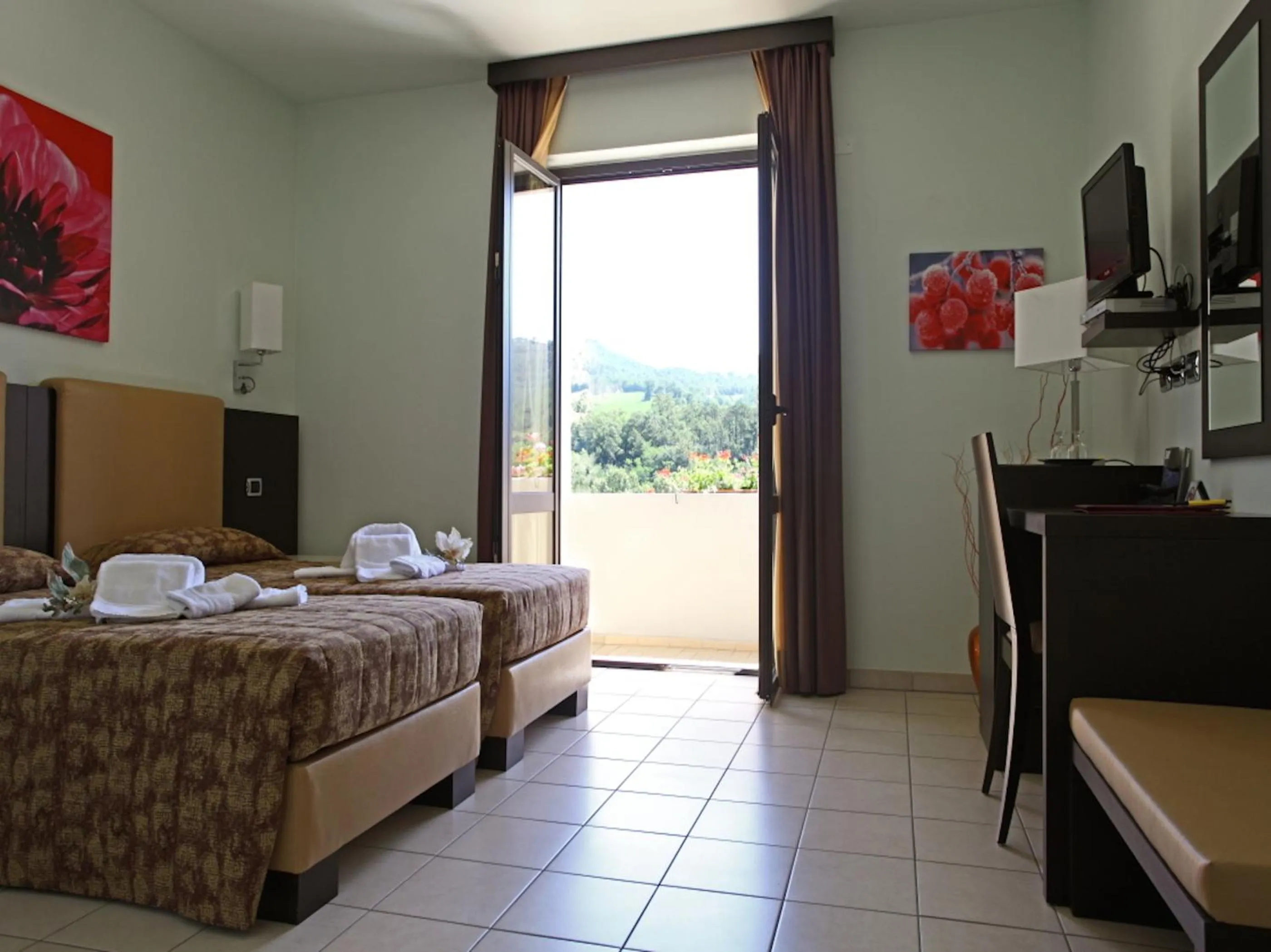 Bedroom, Bed in Euro Hotel